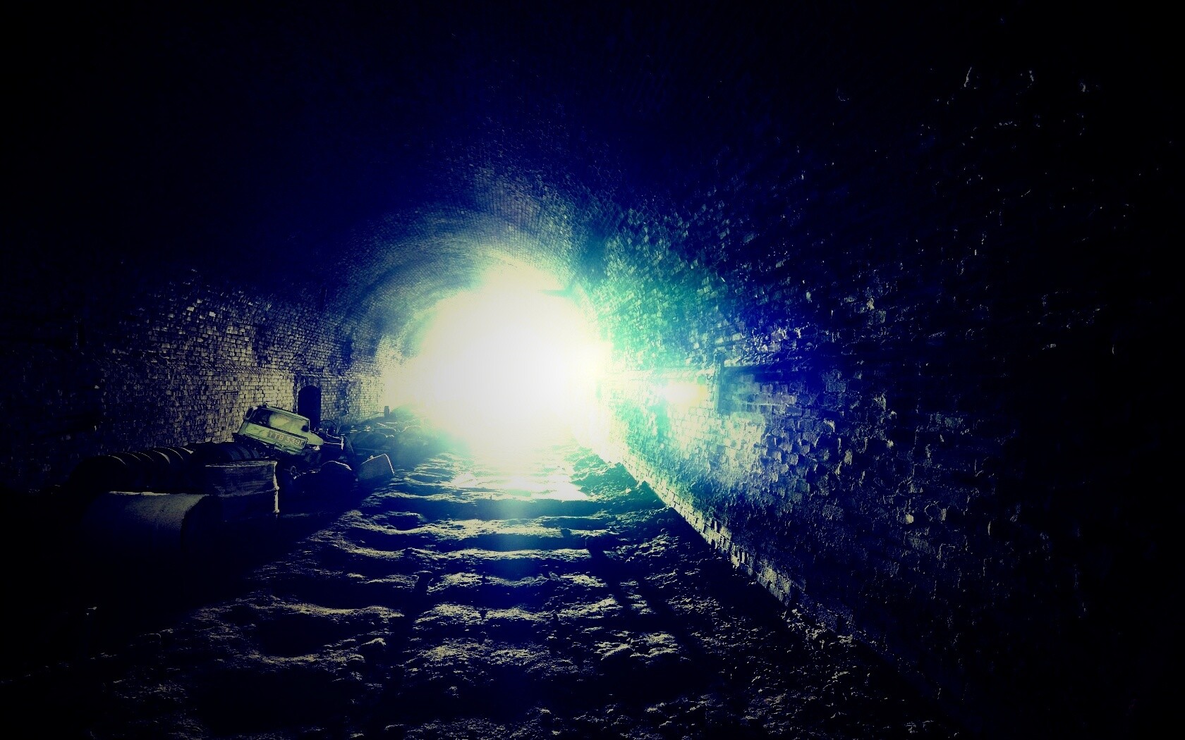 Захламленный тоннель обои