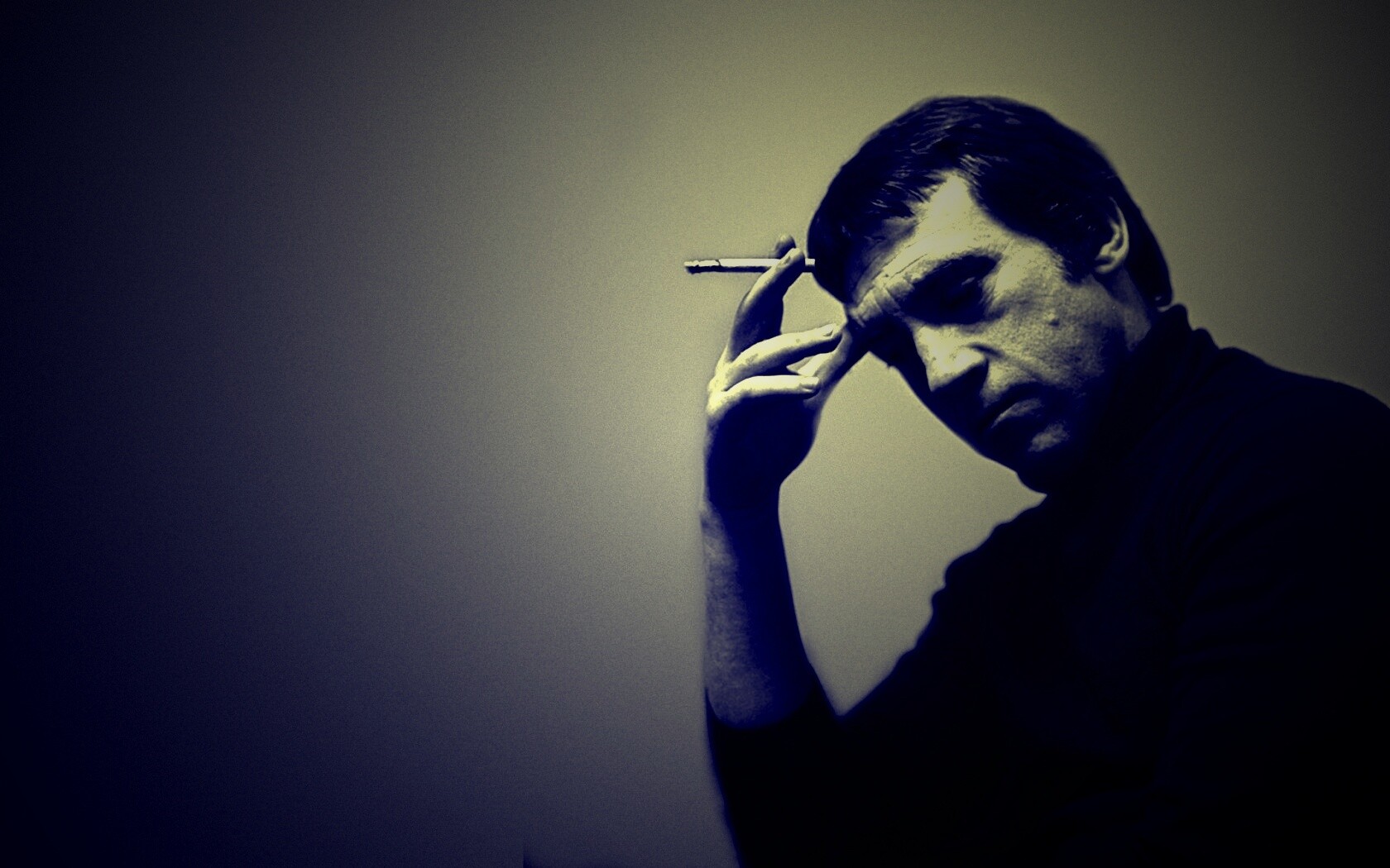 Владимир Высоцкий с сигаретой в руке обои