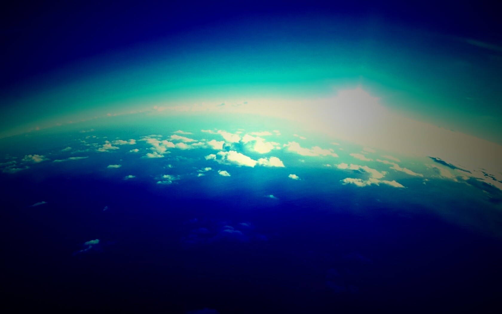 Вид с верхних слоёв атмосферы обои