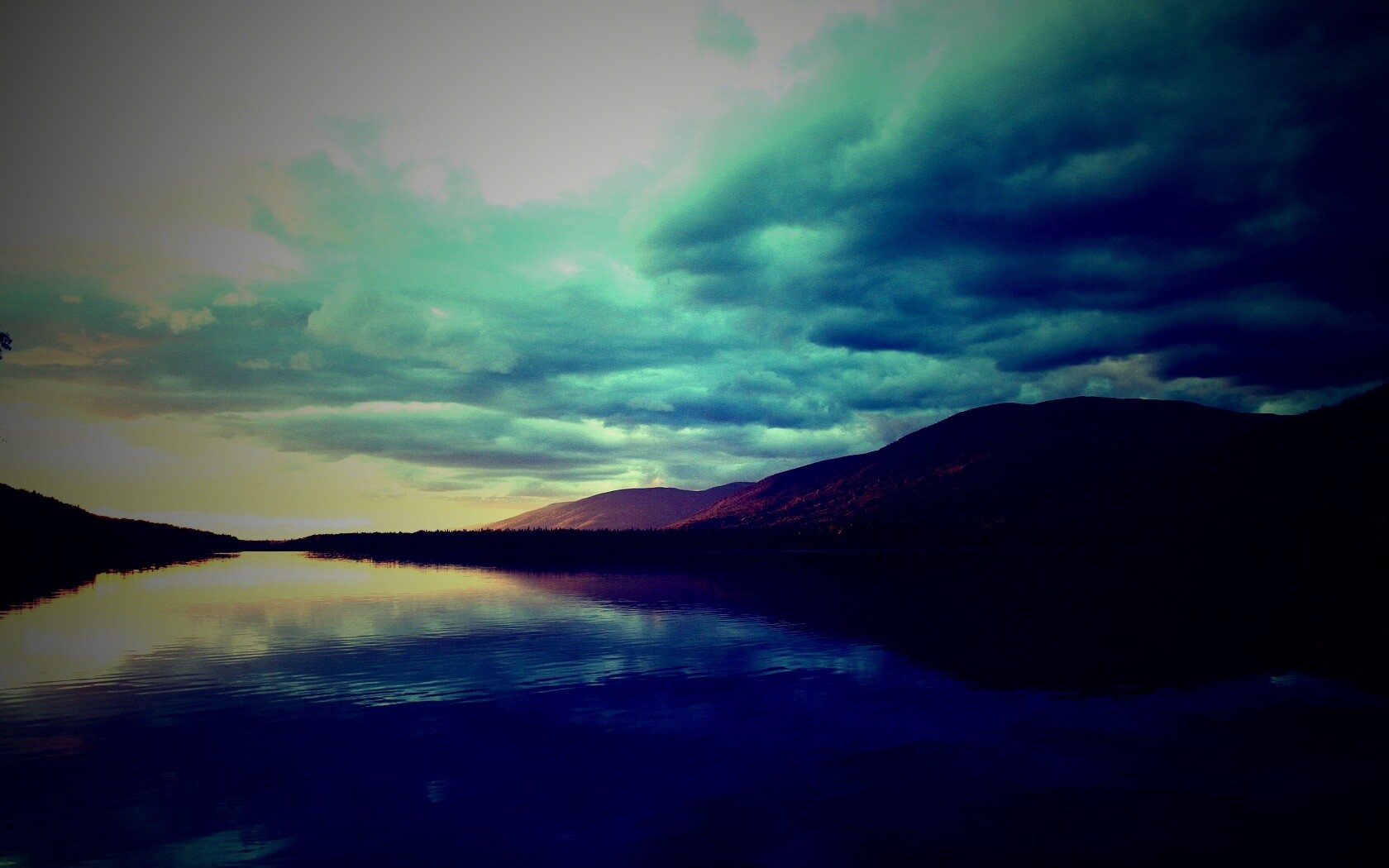 Вид на озеро обои