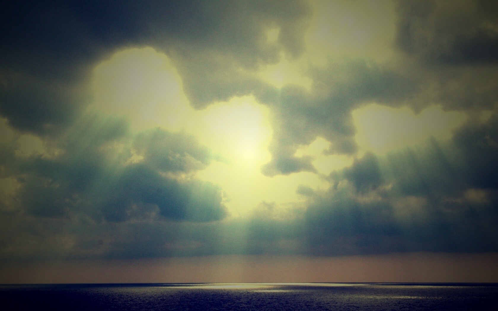 Свет на воде обои