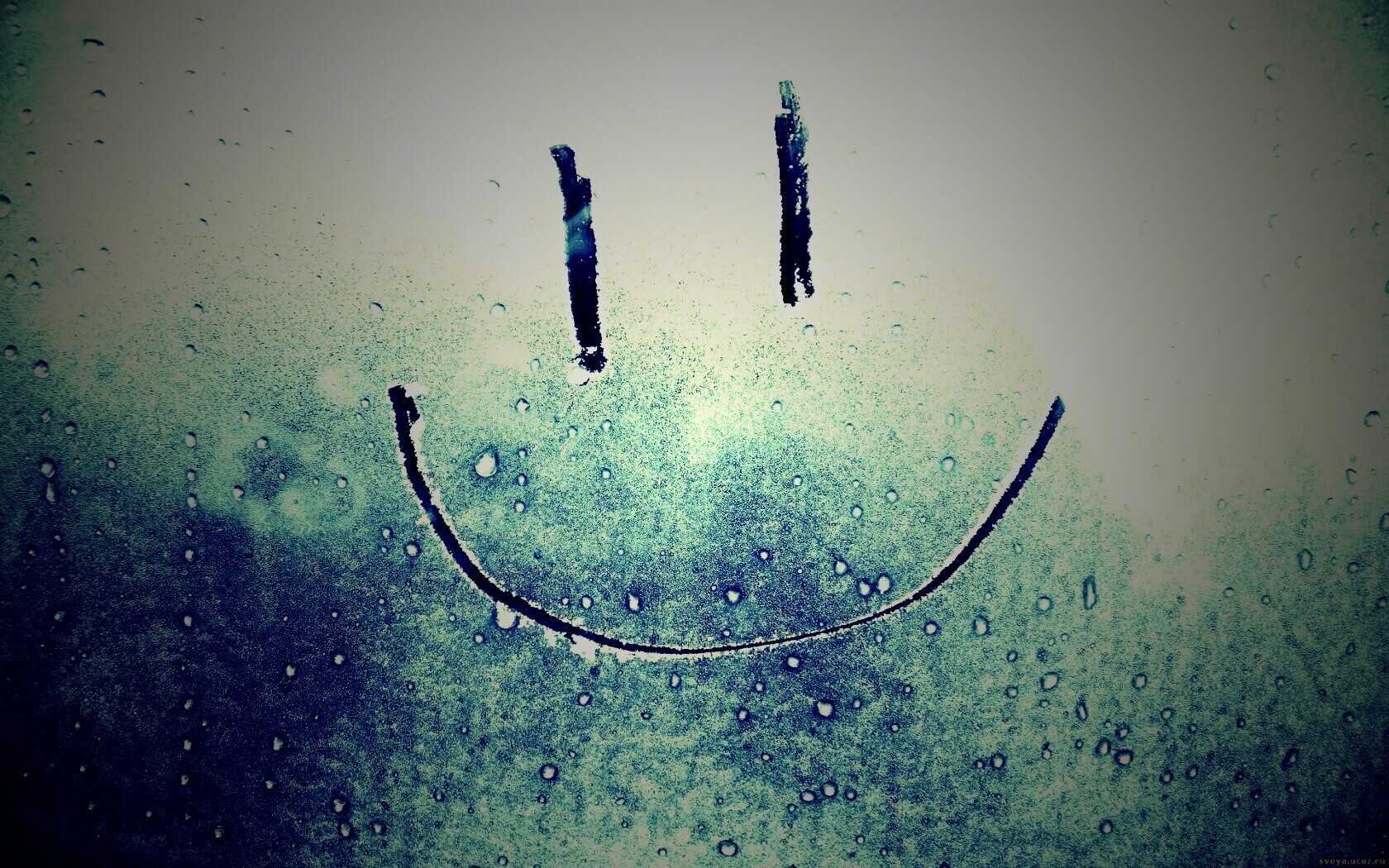 Улыбка на стекле обои