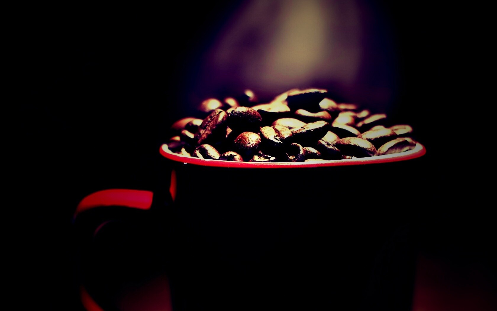 Полная кружка кофейных зёрен обои