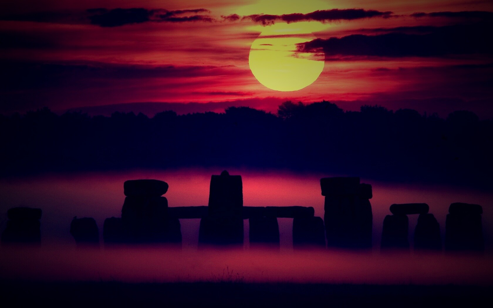 Стоунхэндж в утреннем тумане обои