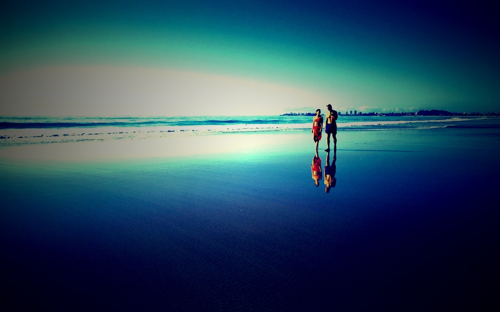 Прогулка у моря обои