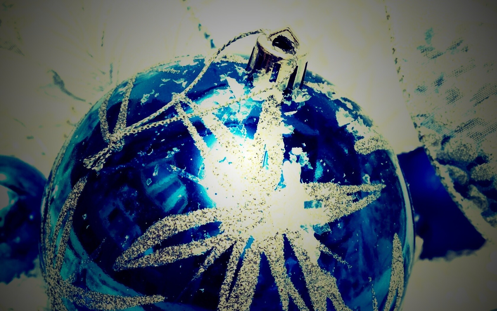 Синий елочный шар обои