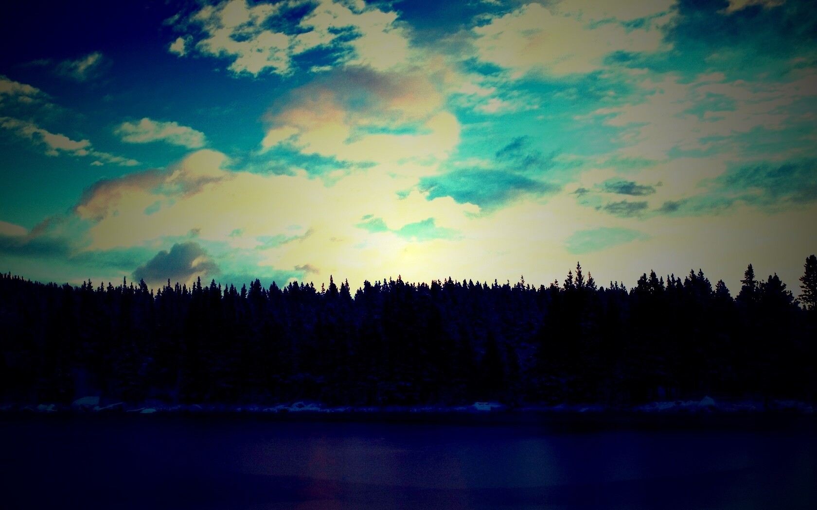 Лес на озере обои