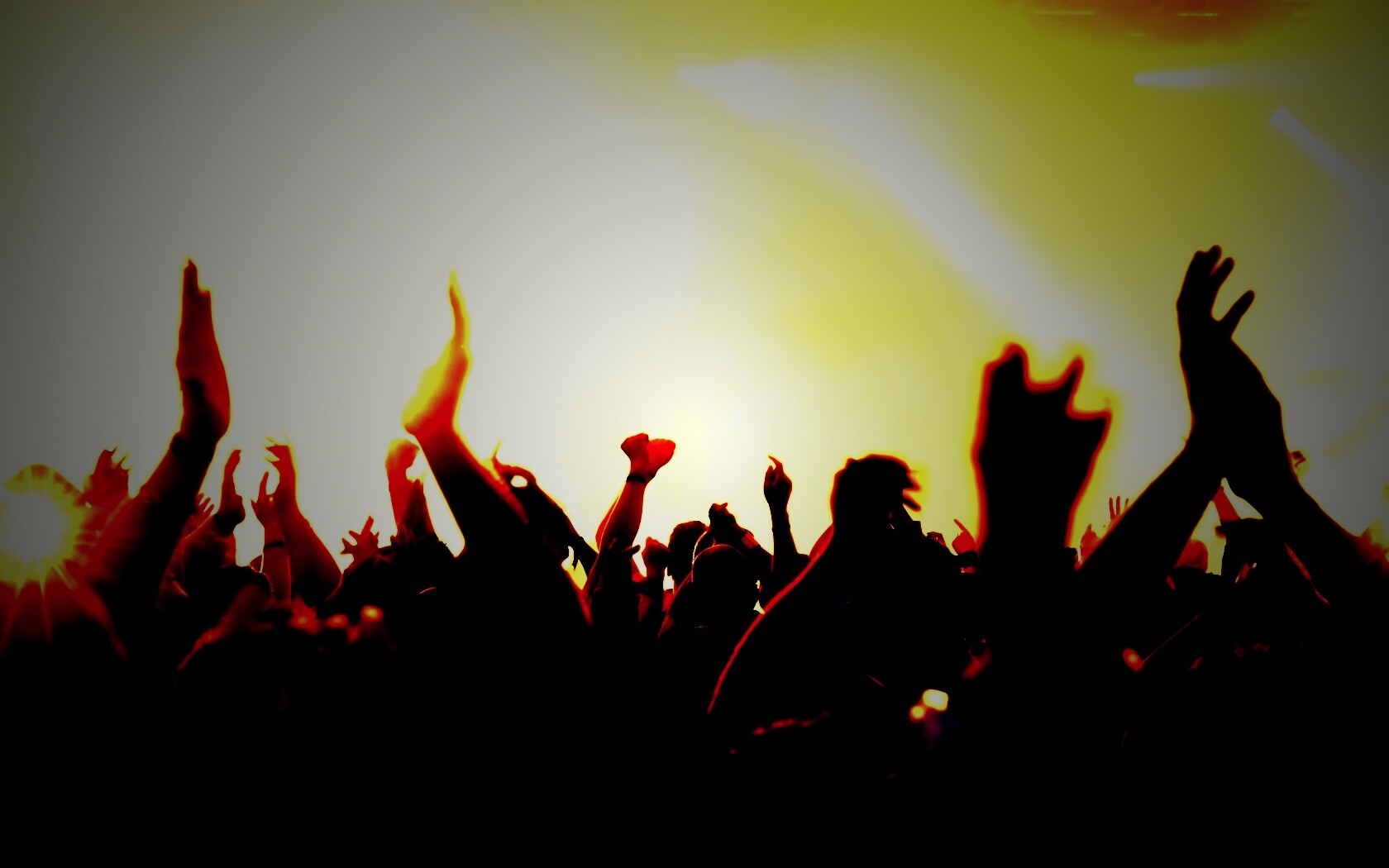 Руки людей на концерте обои