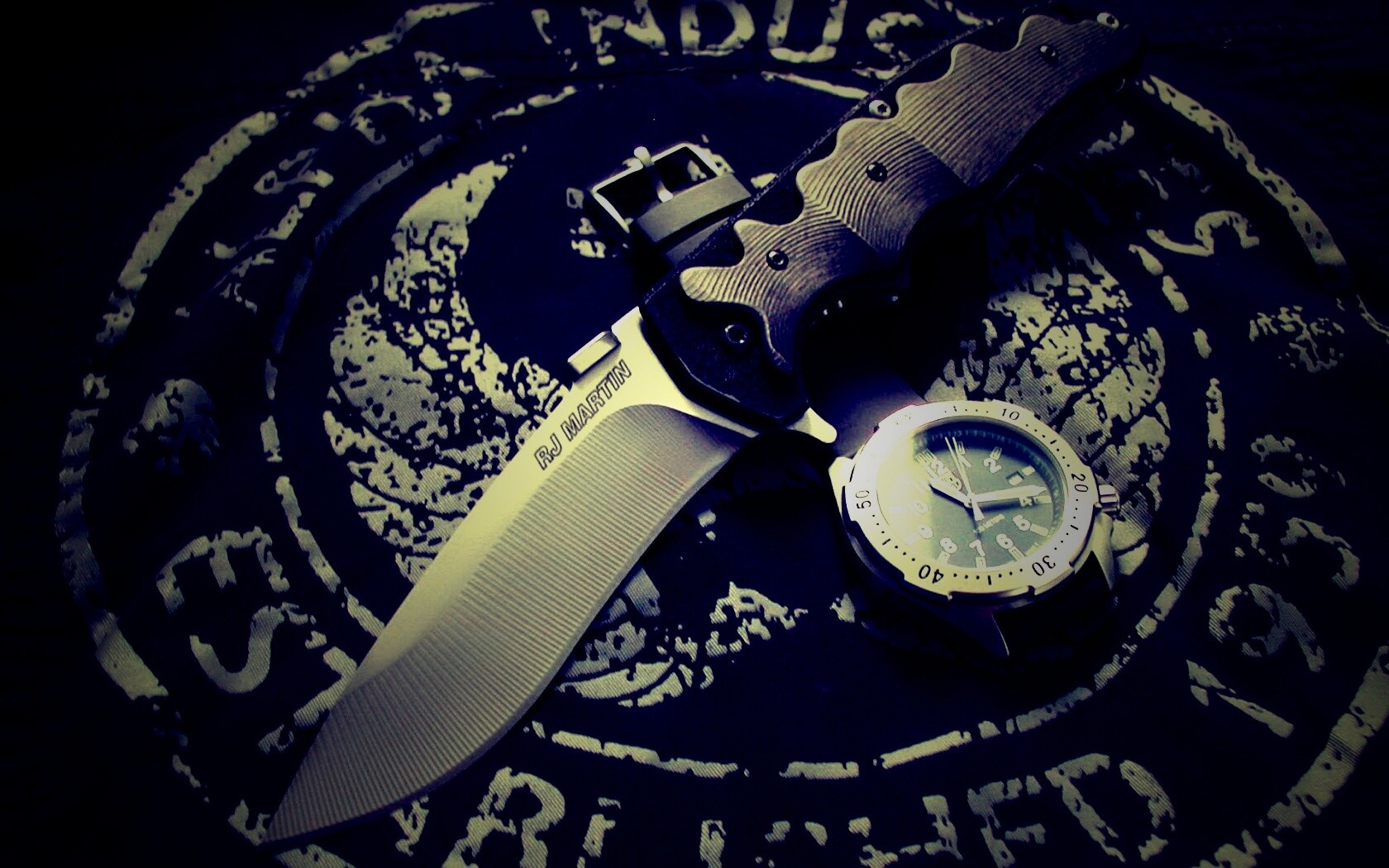 Солдатские часы и нож обои