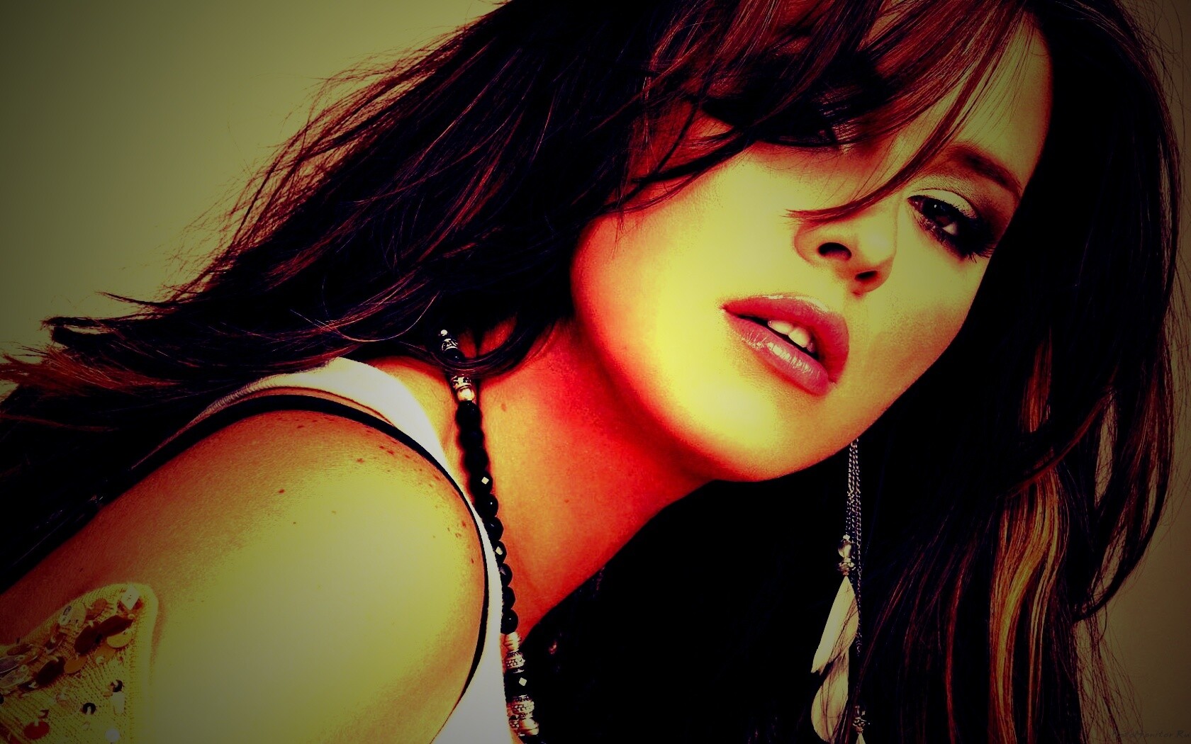 Брюнетка обои