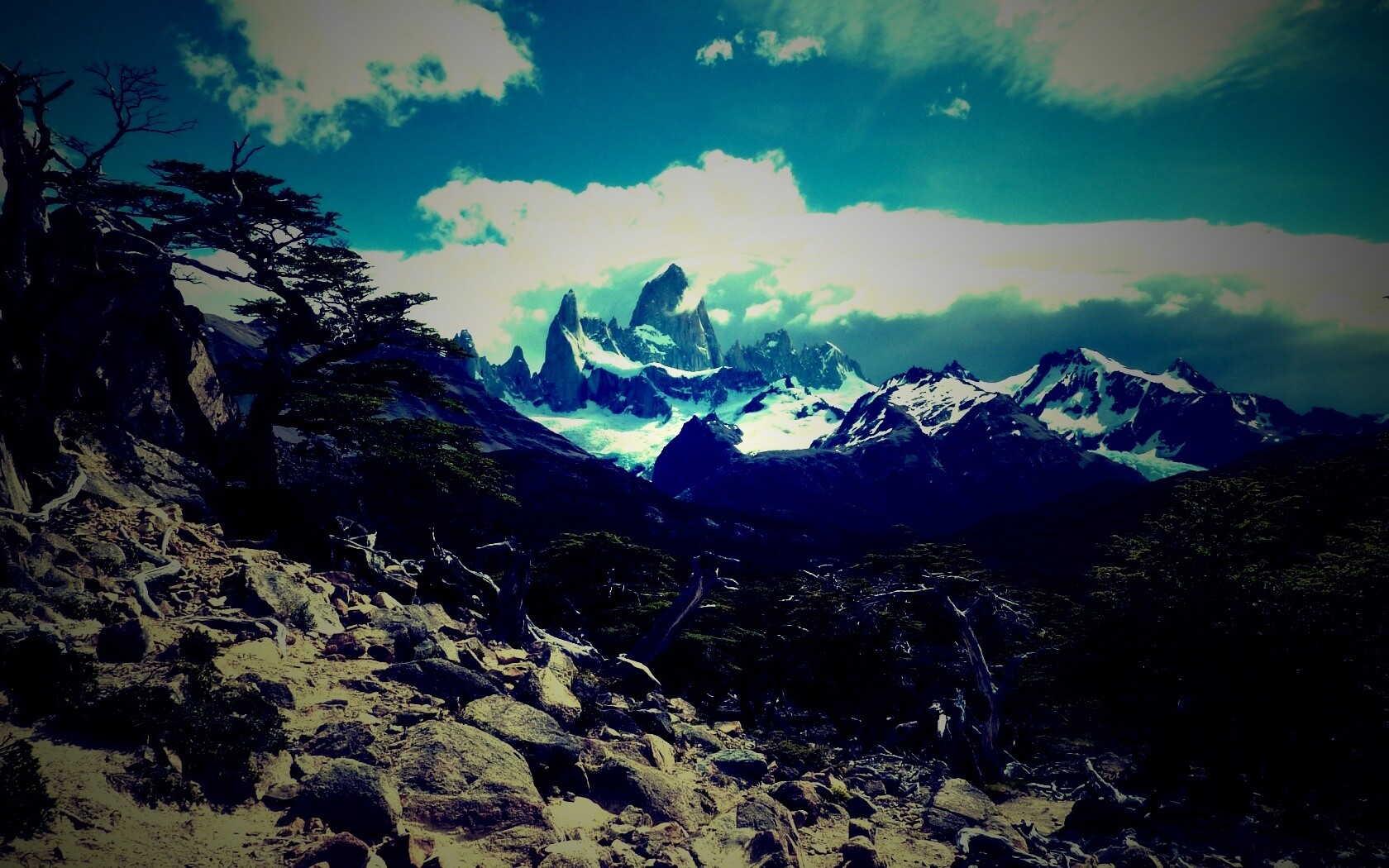 Далекие горные вершины обои