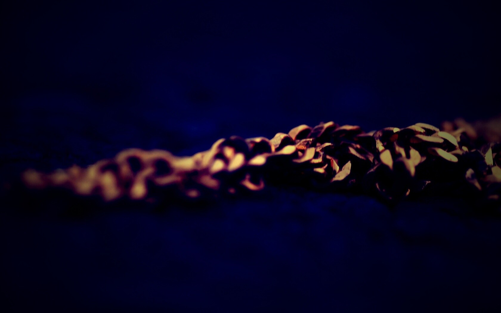 Старая золотая цепь обои