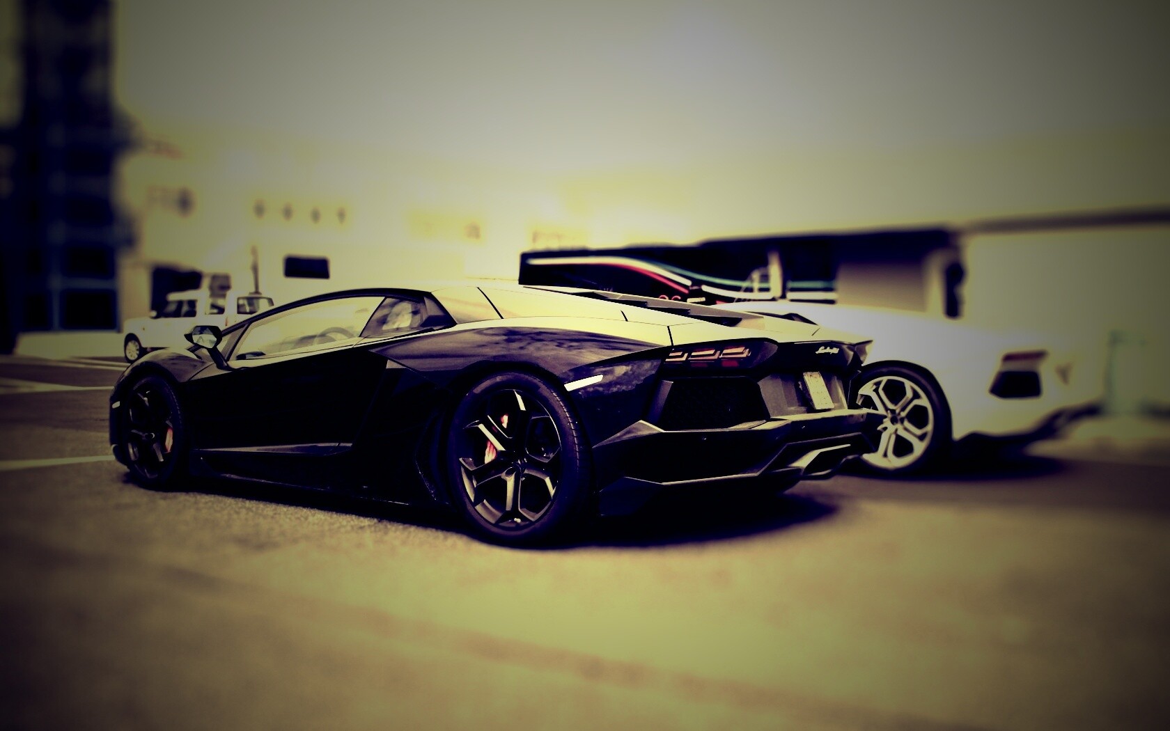 Ламборджини ревентон на парковке обои