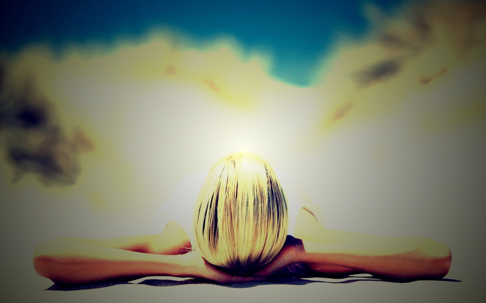 Девушка на солнце обои