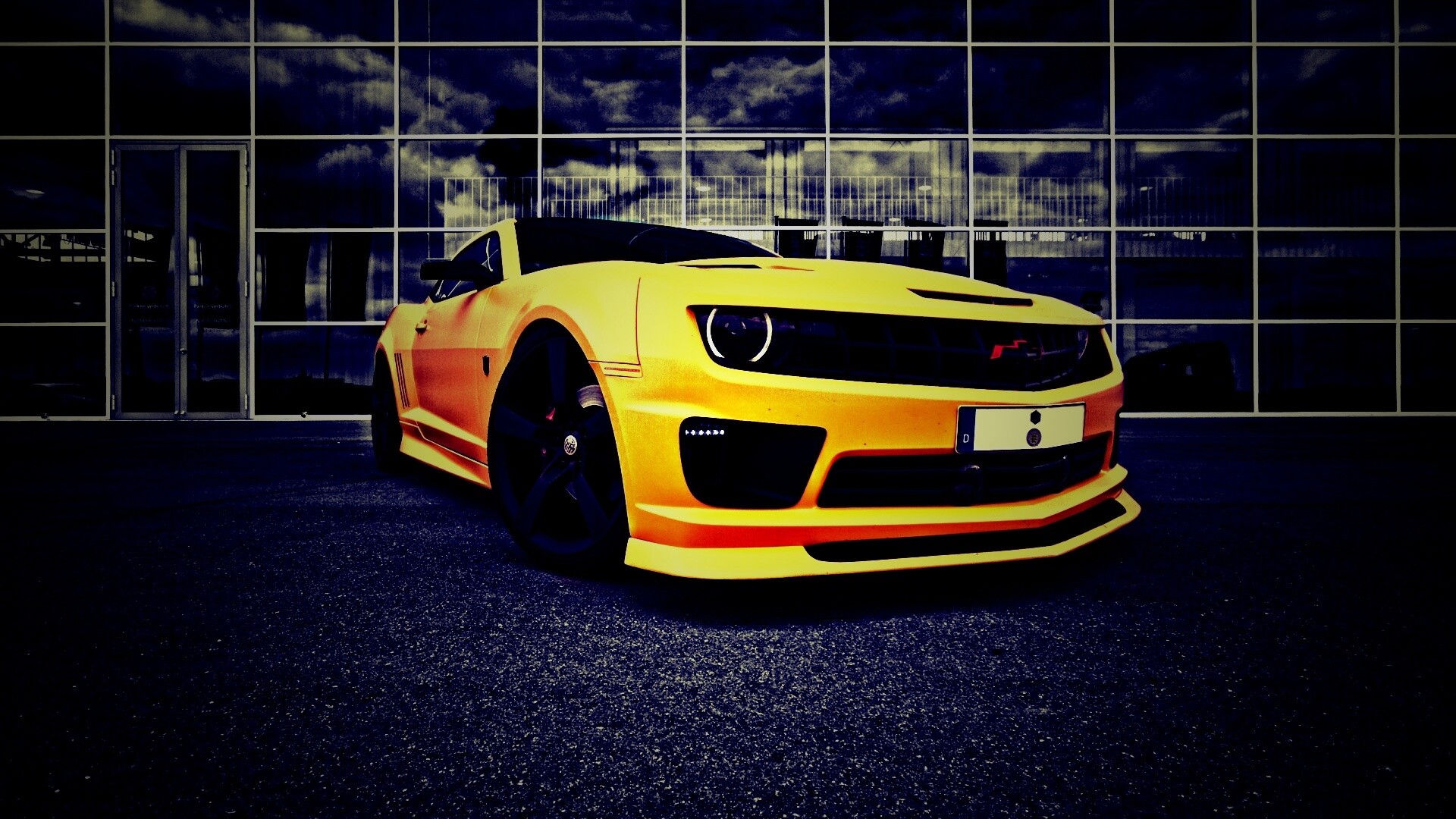 Желтый монстр обои