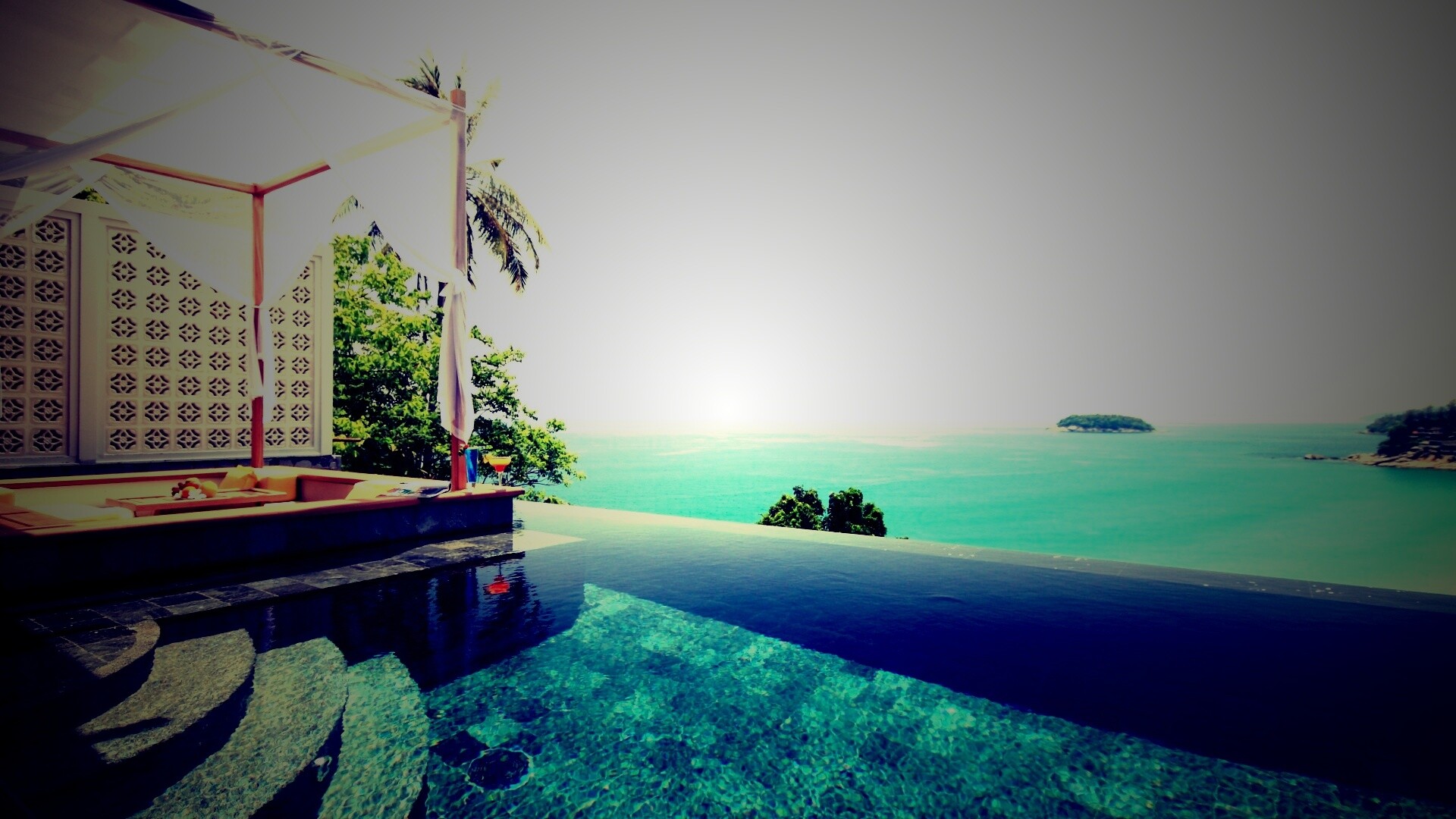 Бассейн на берегу моря обои