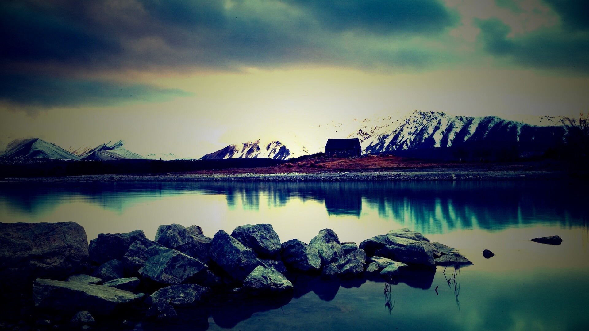 Домик на озере обои