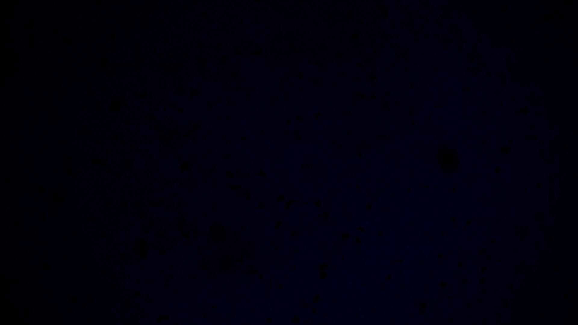 Черные пятна на сером фоне обои