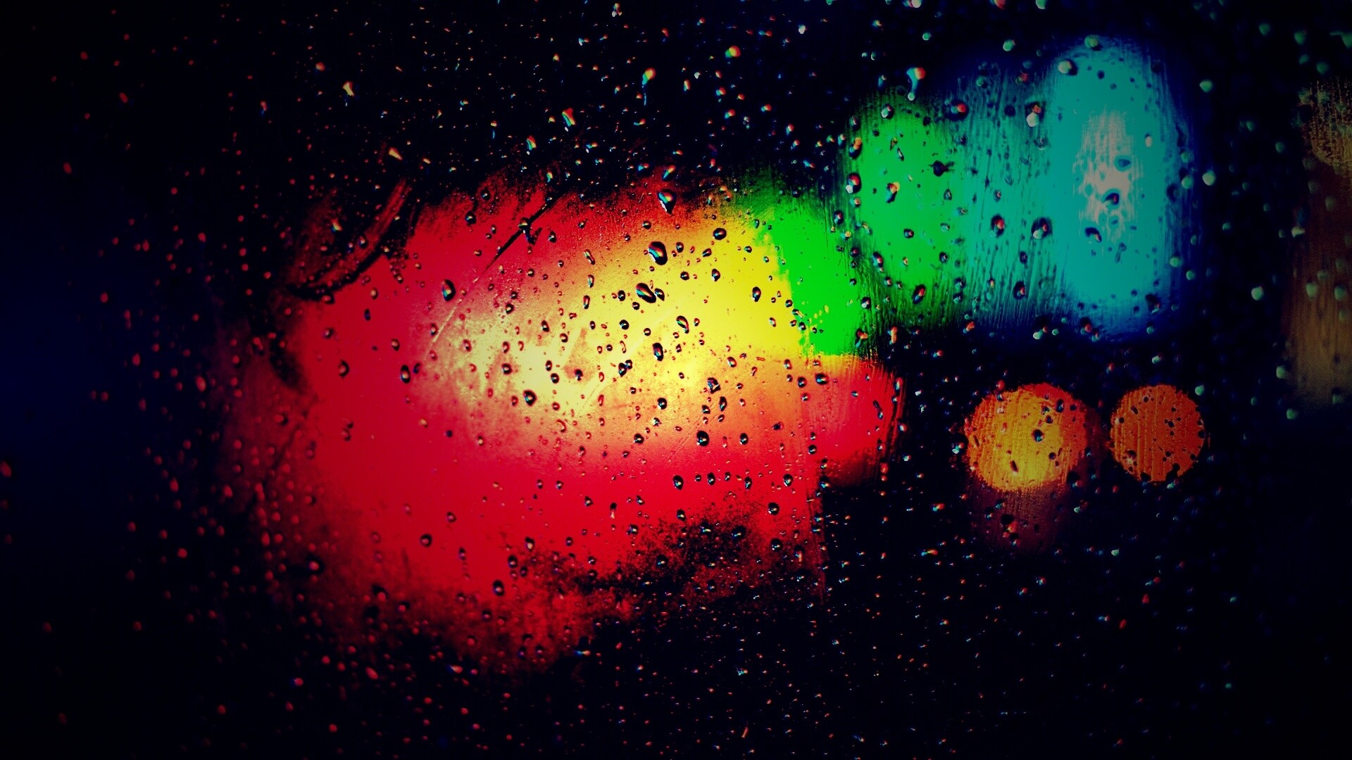 Огни за мокрым стеклом обои