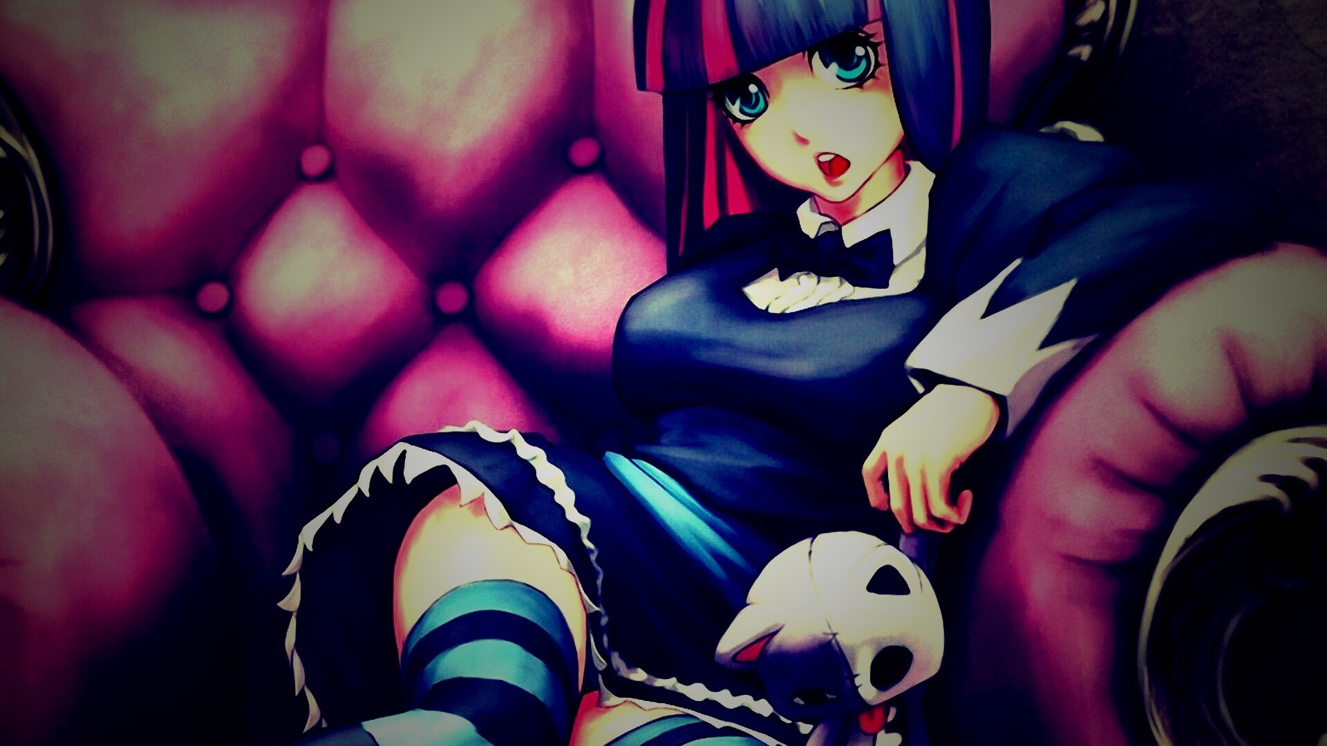 Девочка с куклой котенка обои