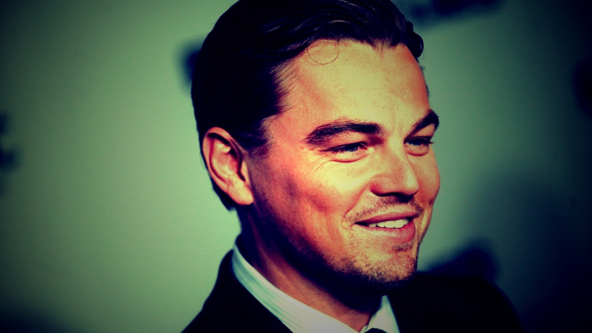 Леонардо Дикаприо в костюме обои