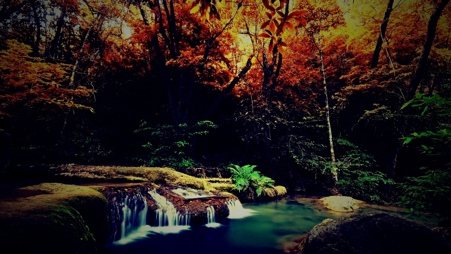 Водопадик в осеннем лесу обои