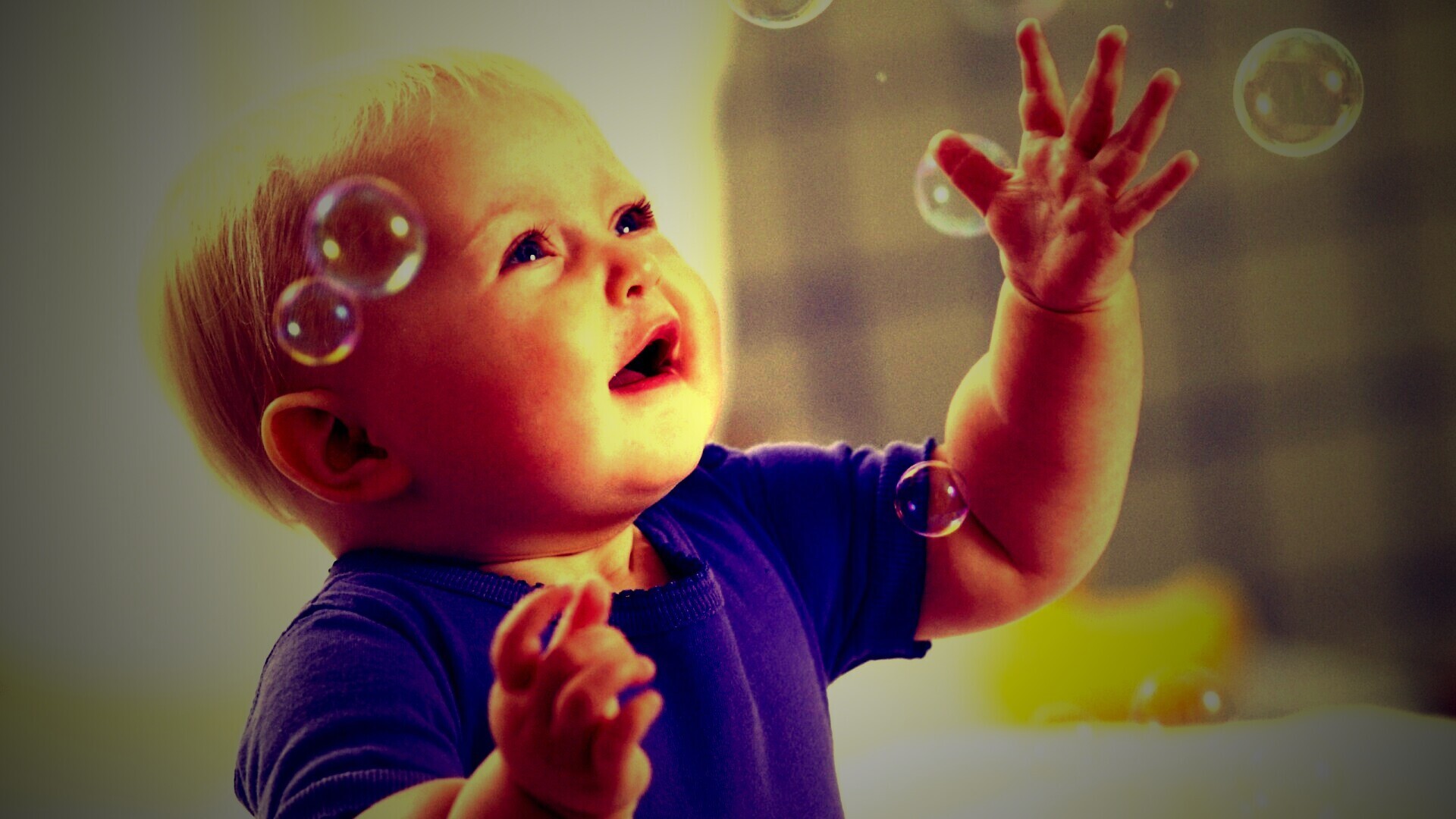 Игра с мыльными пузырями обои