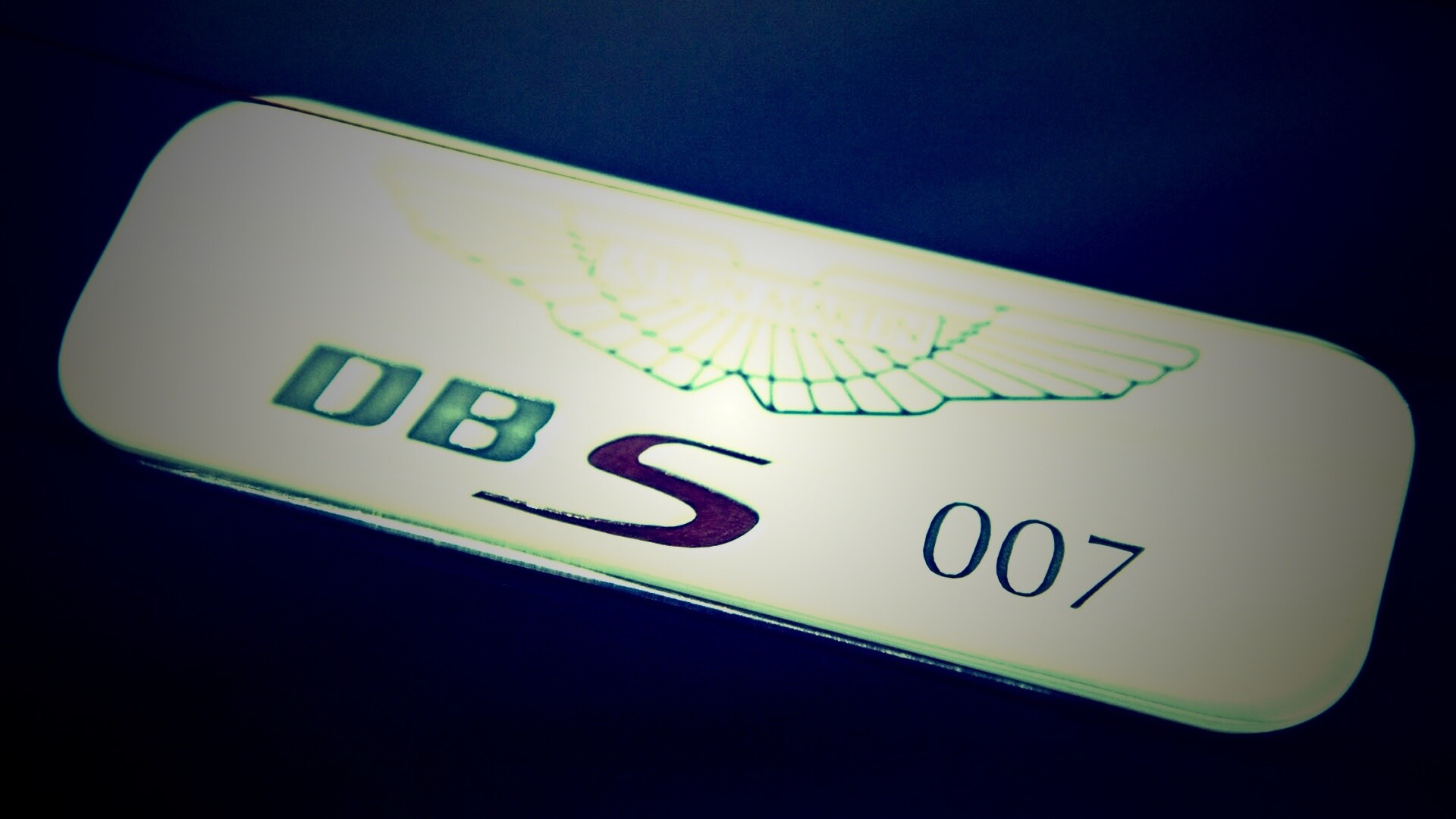 Астон Мартин Джеймса Бонда, табличка обои