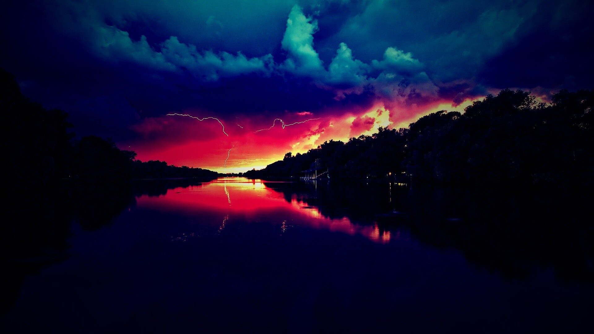 Молнии на фоне заката, стандартные обои mac обои