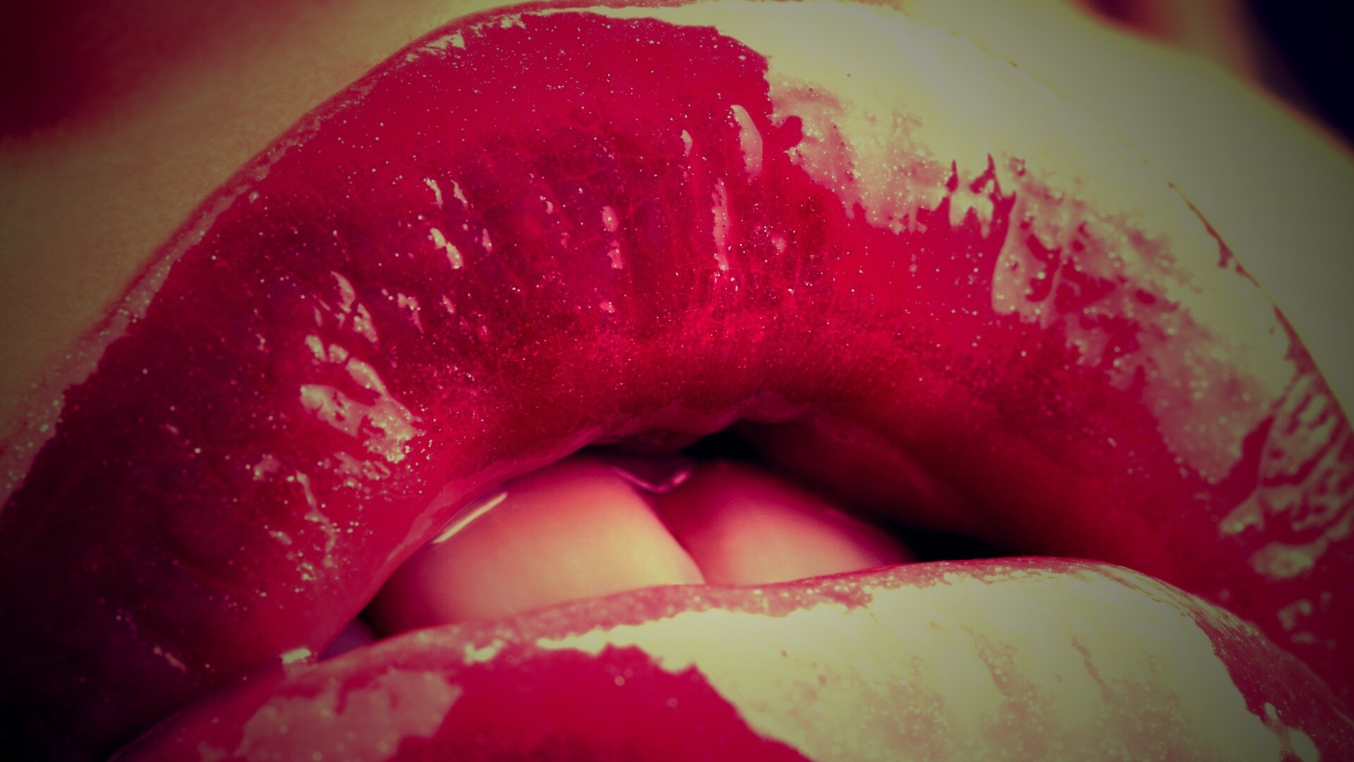 Губы с блеском обои