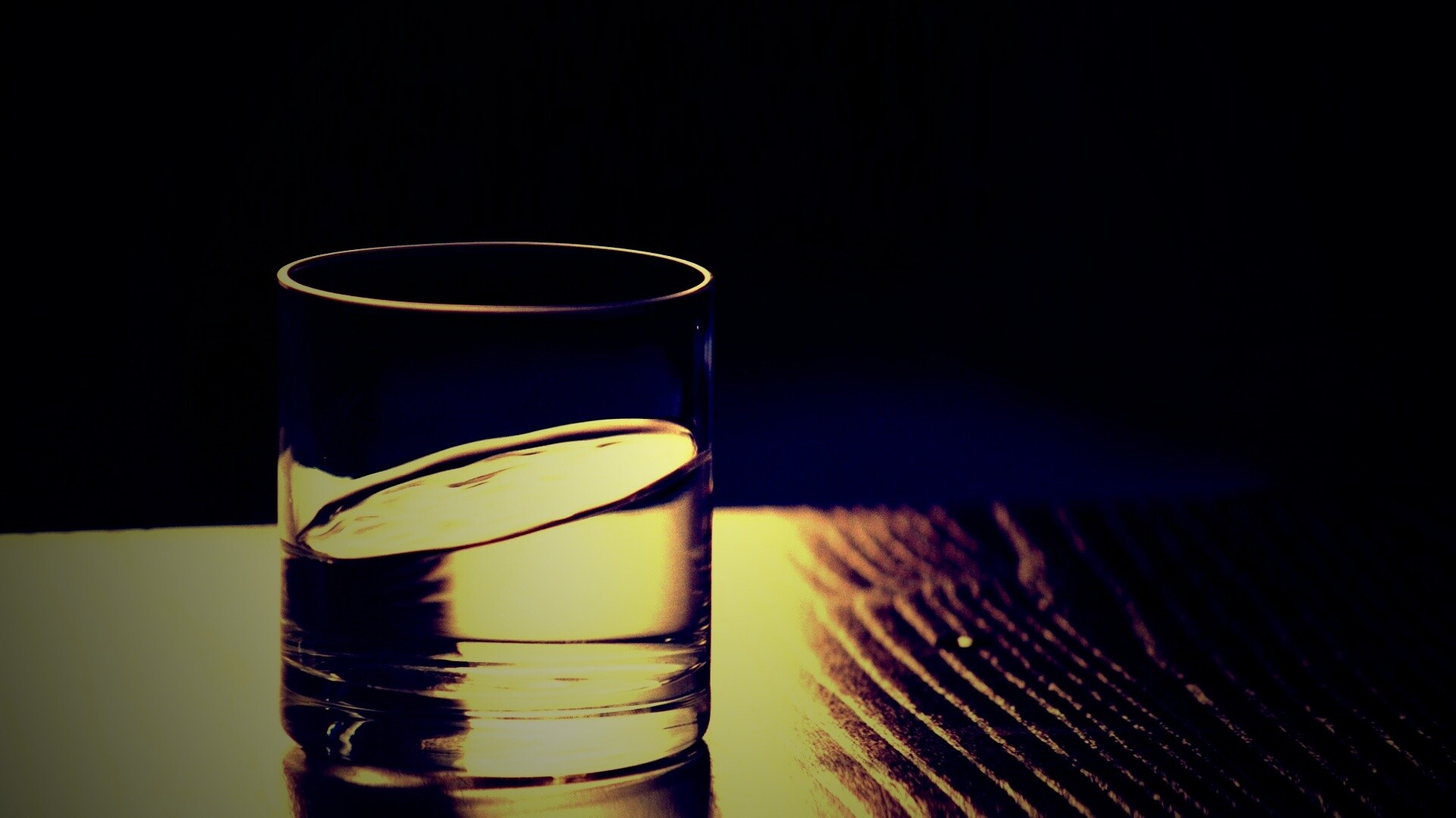 Стакан воды из Начала обои