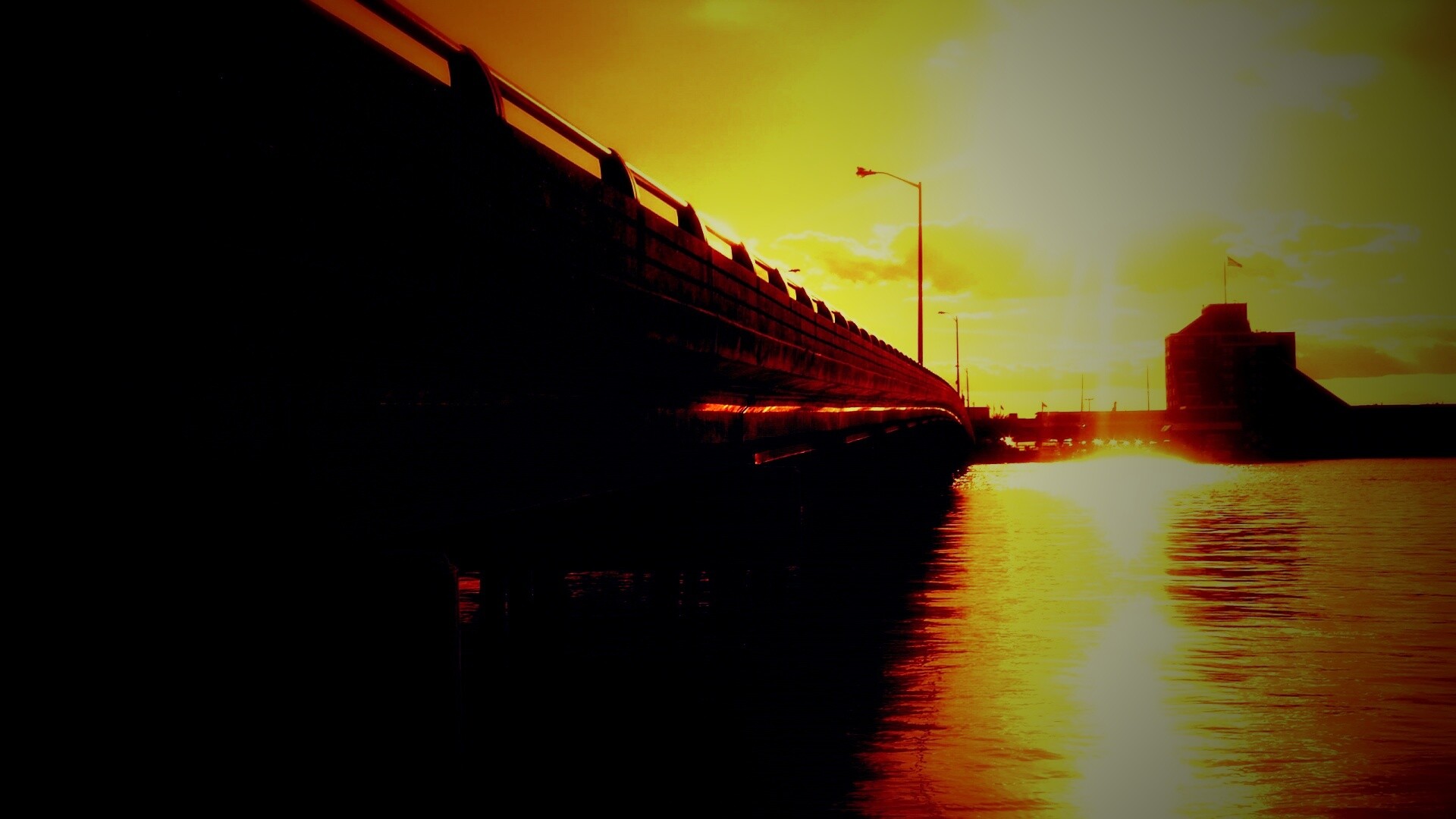 Залитый солнцем мост обои