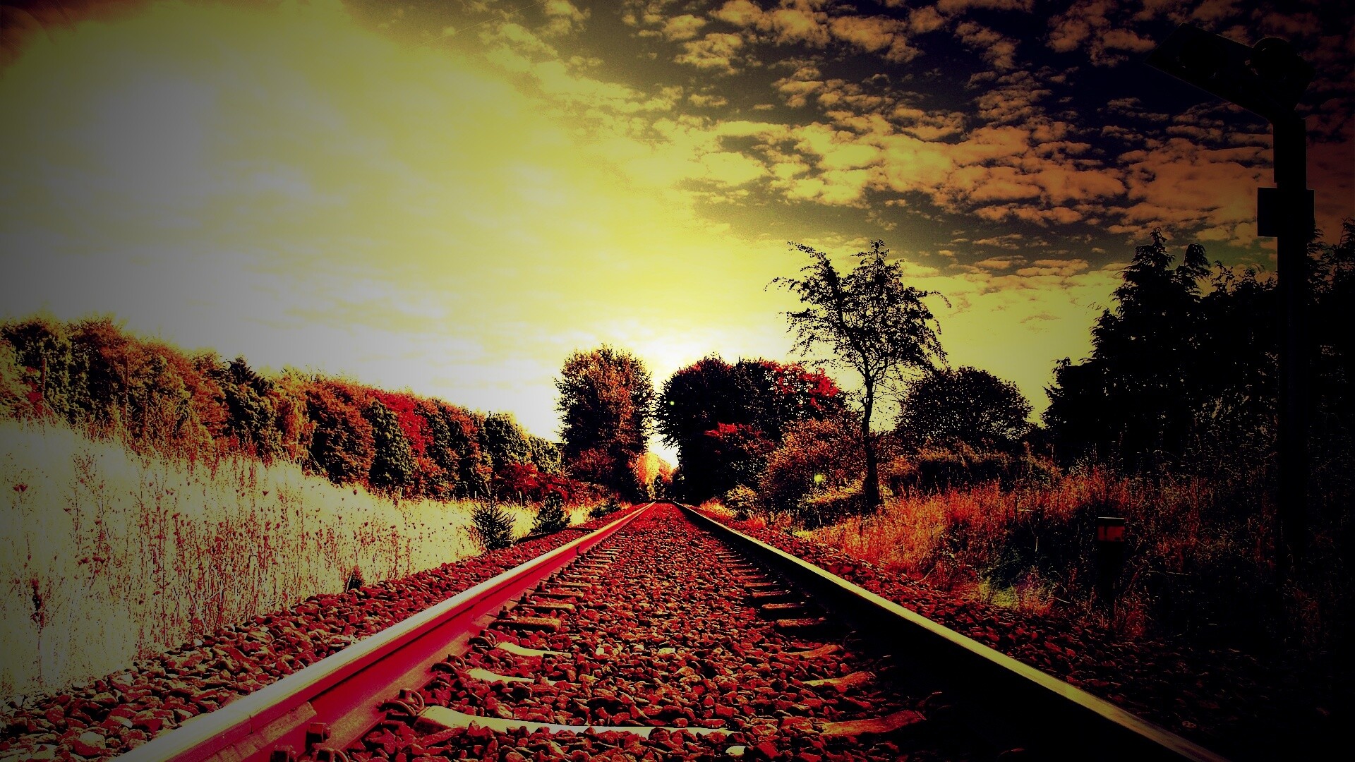 Уходящие в даль рельсы обои