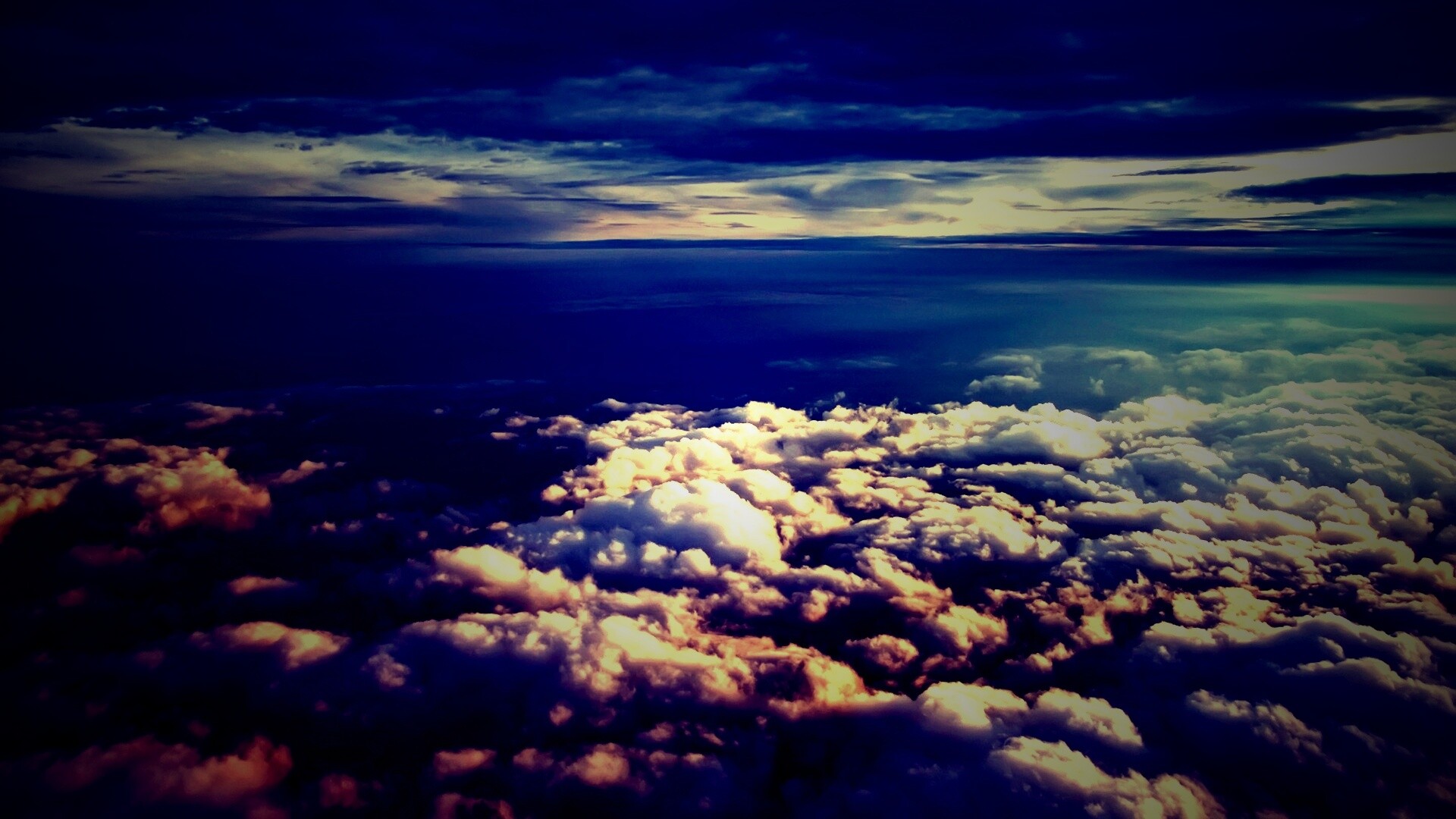 Полет над облаками обои