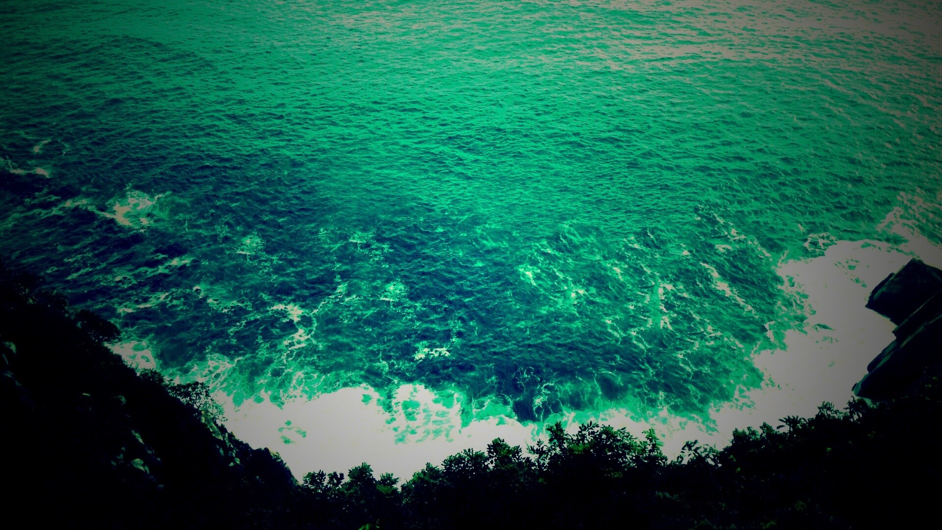 Утёс у красивого моря обои