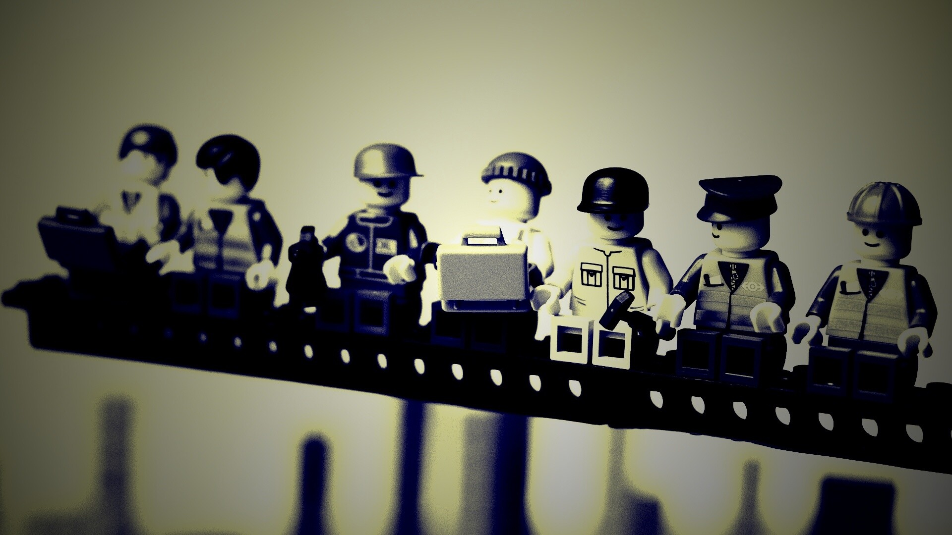 Lego строители обедают на балке обои