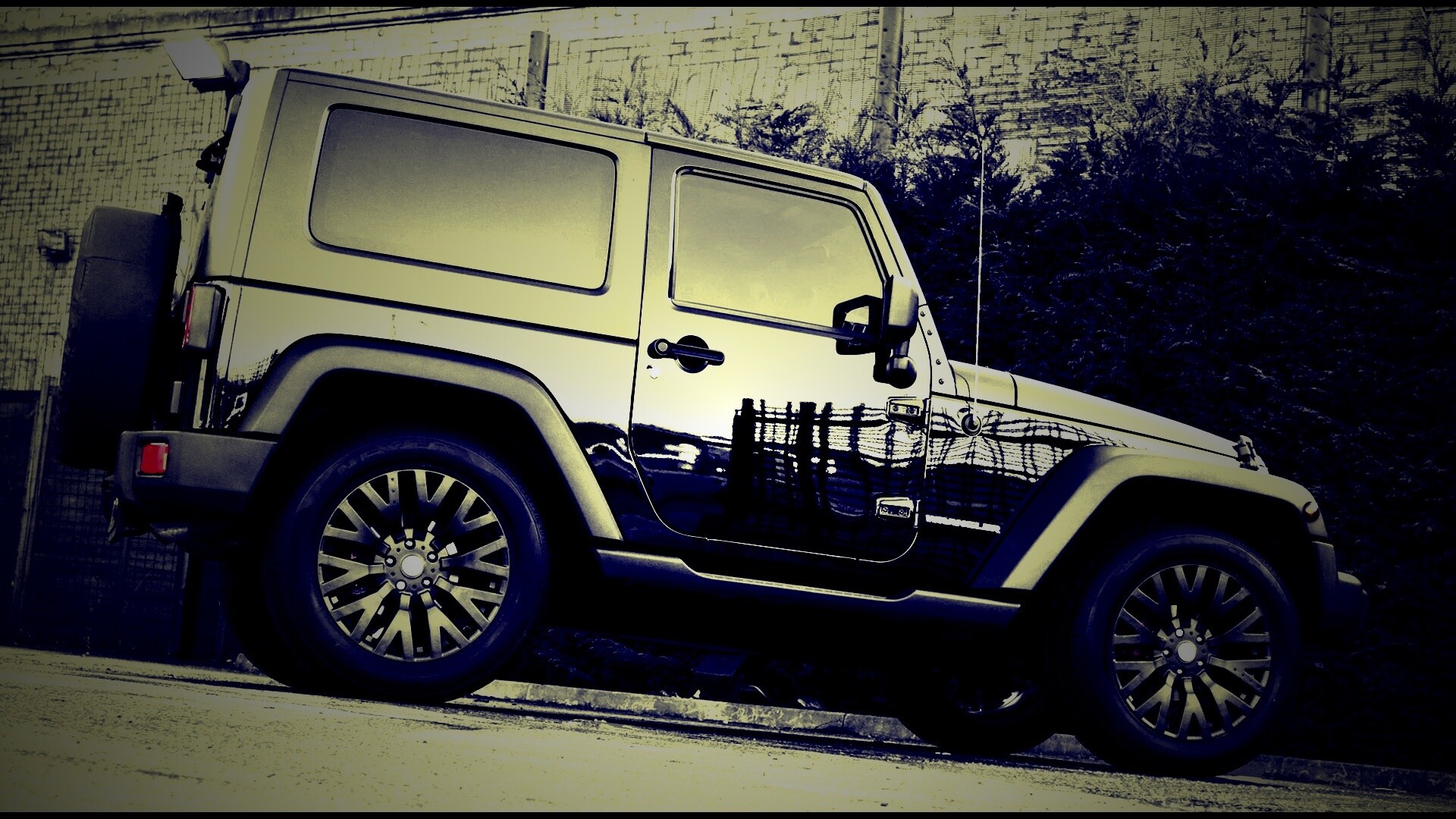 Черный внедорожник обои