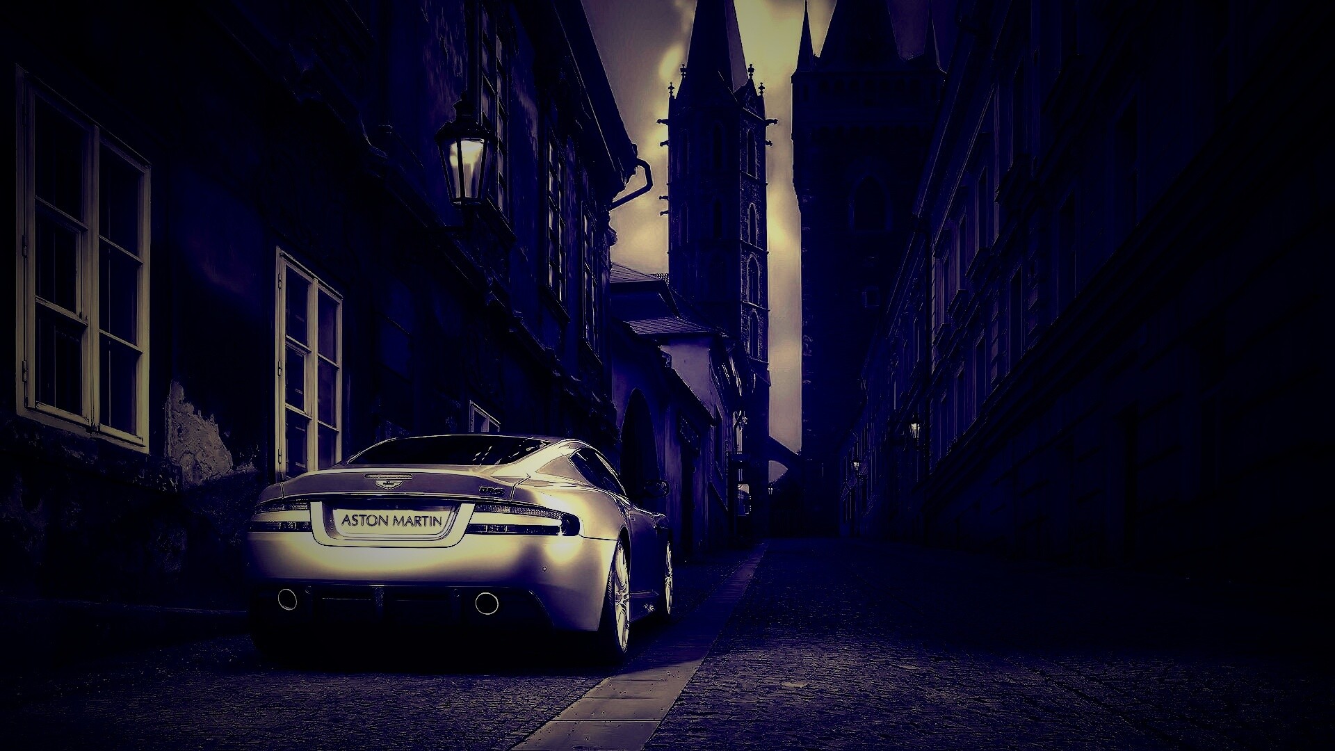 Aston Martin в старинном городе обои