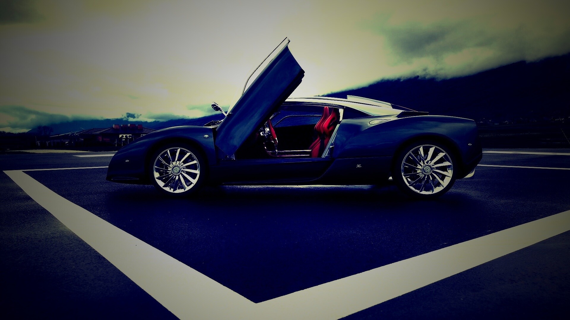 Spyker C12 на аэродроме обои