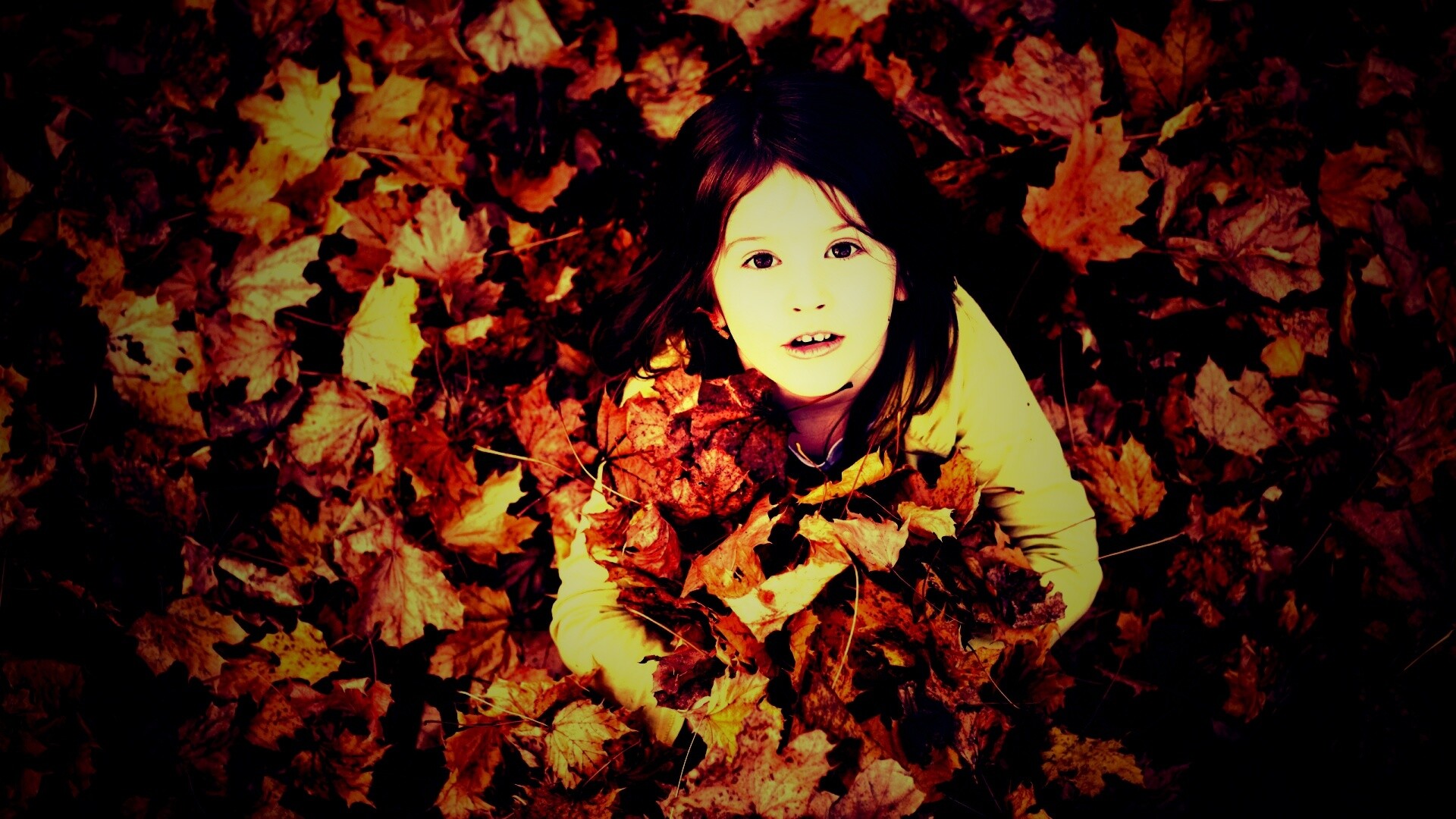 Девочка и осень обои