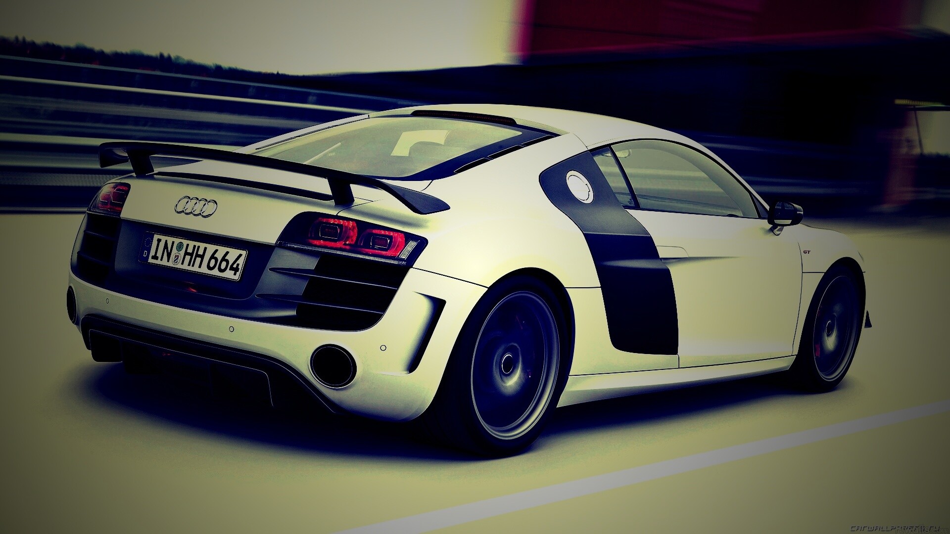 Audi R8 на скоростной трассе обои