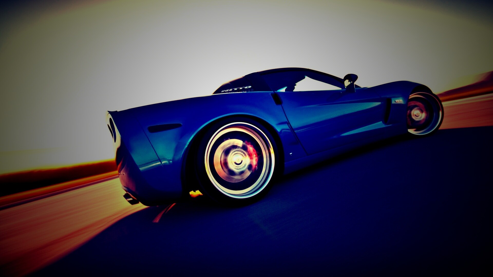 Гоночный спорткар синего цвета обои
