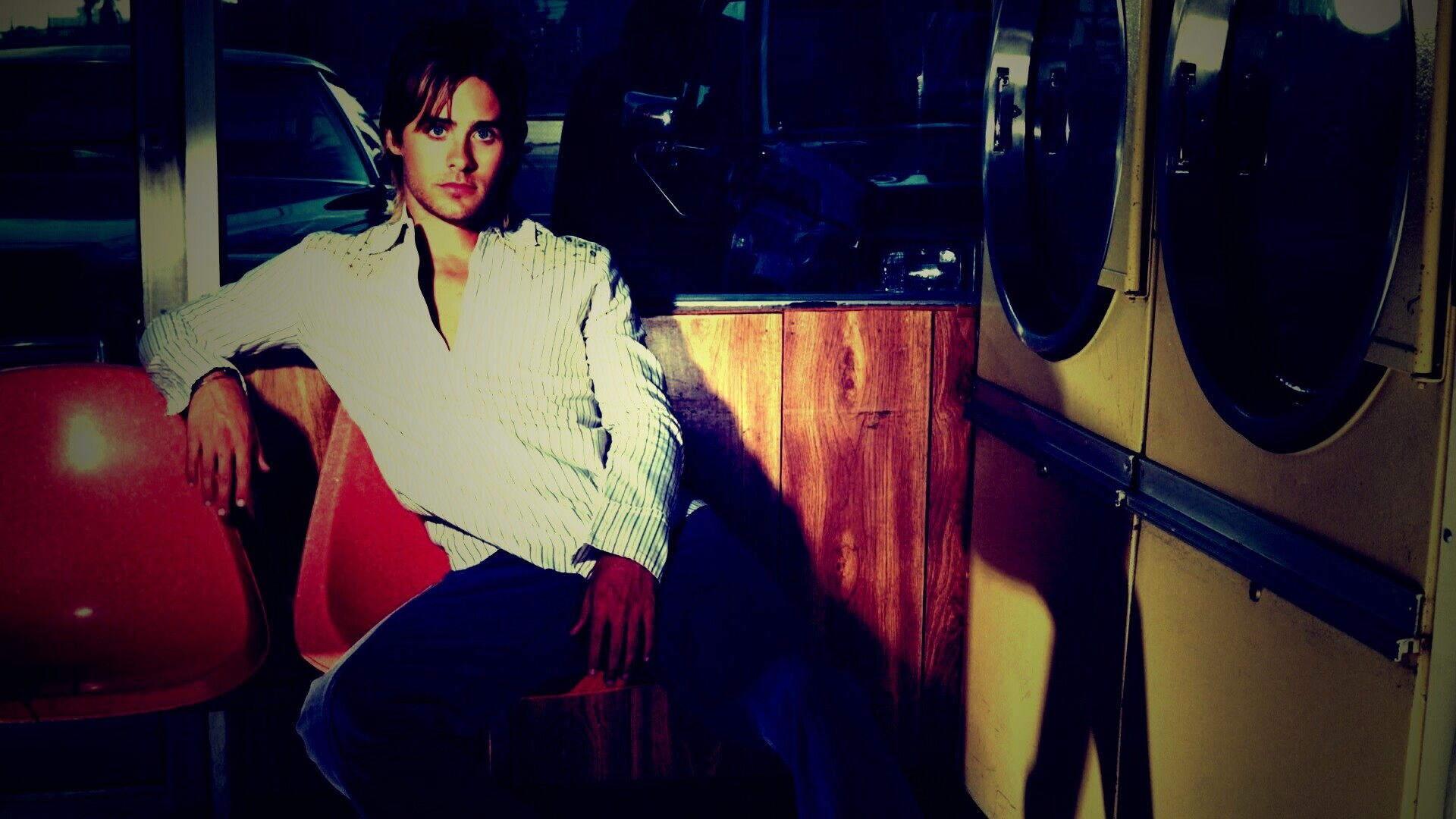 Джаред  Лето на стуле обои