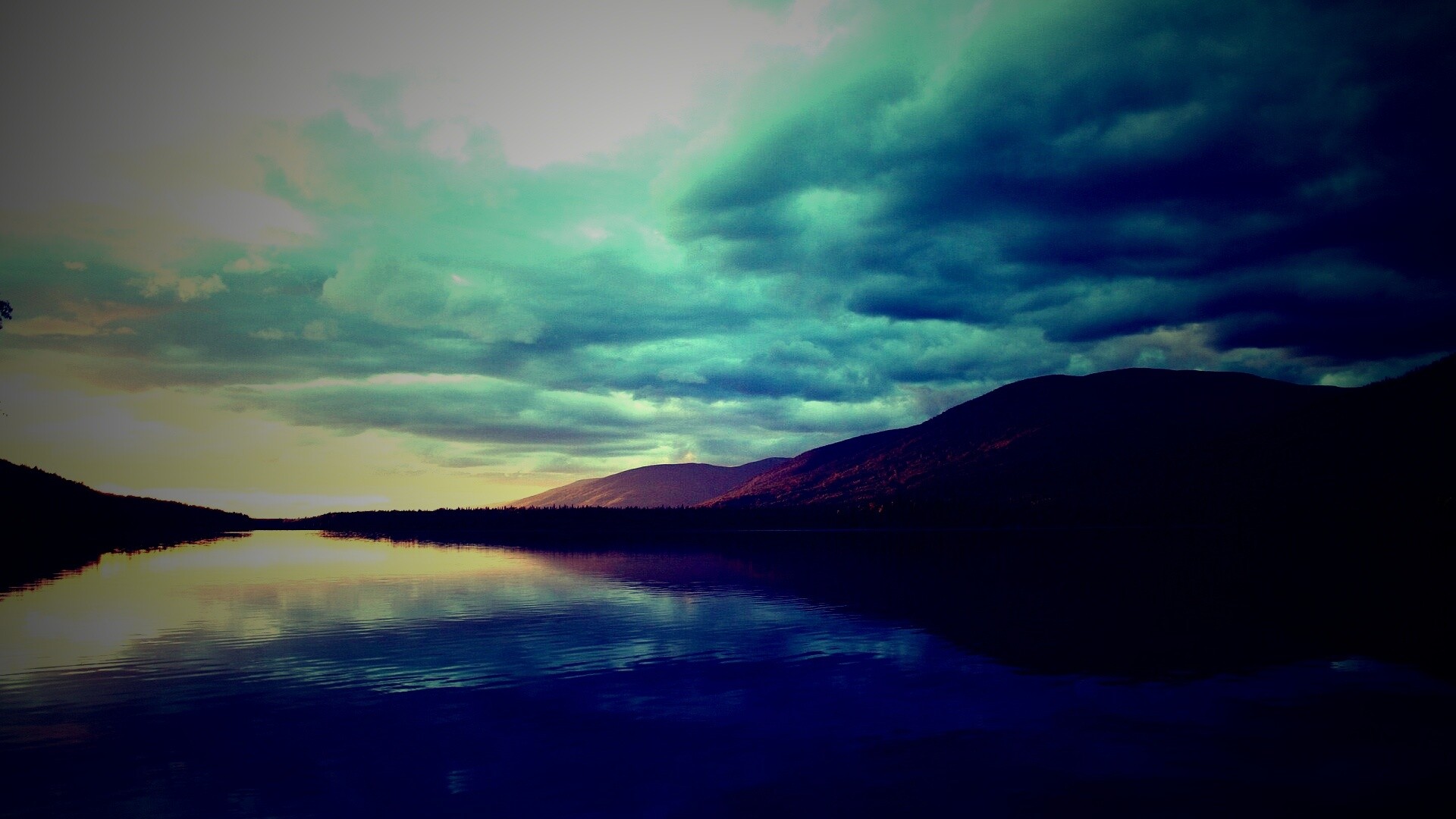 Вид на озеро обои