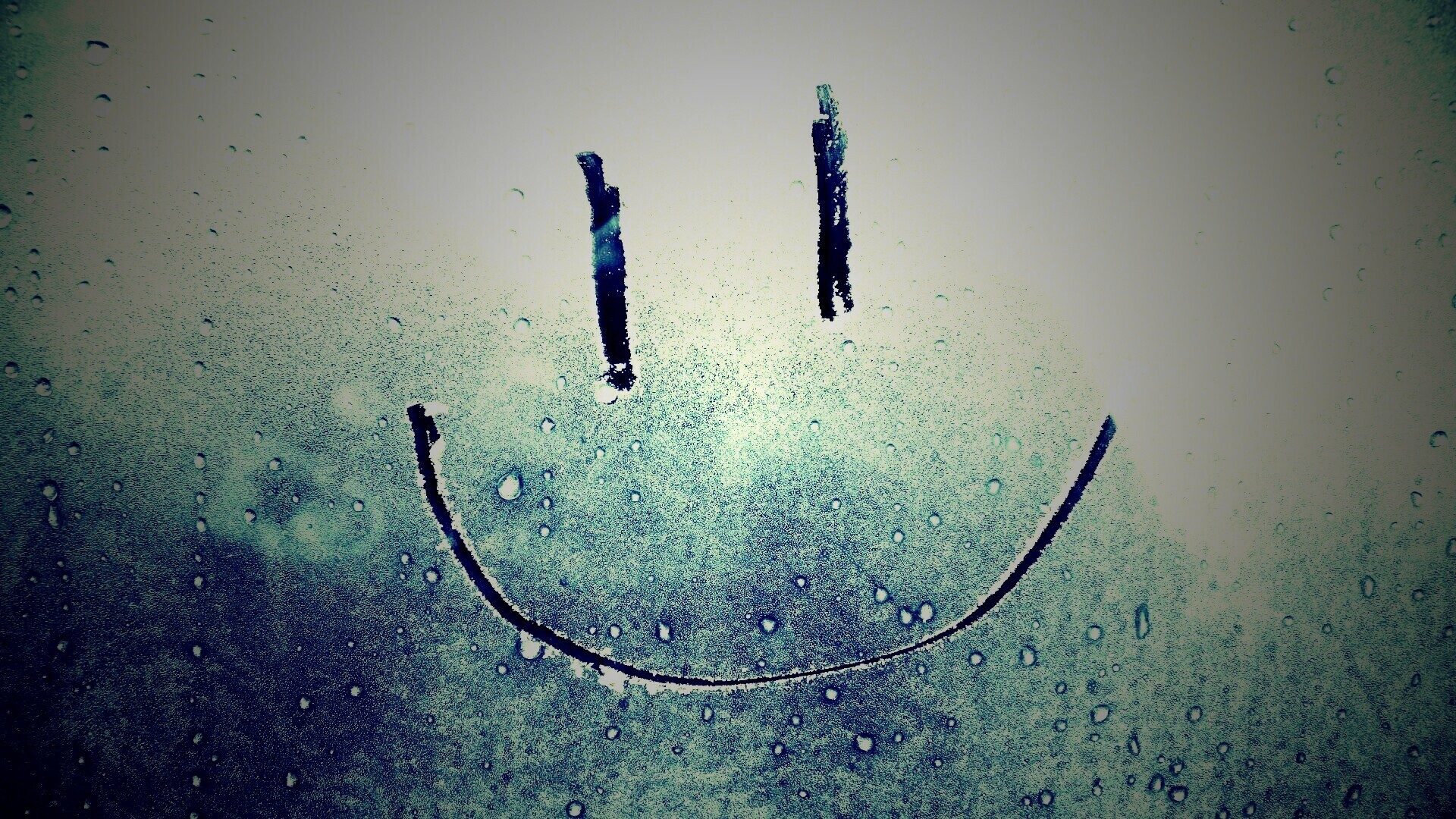 Улыбка на стекле обои