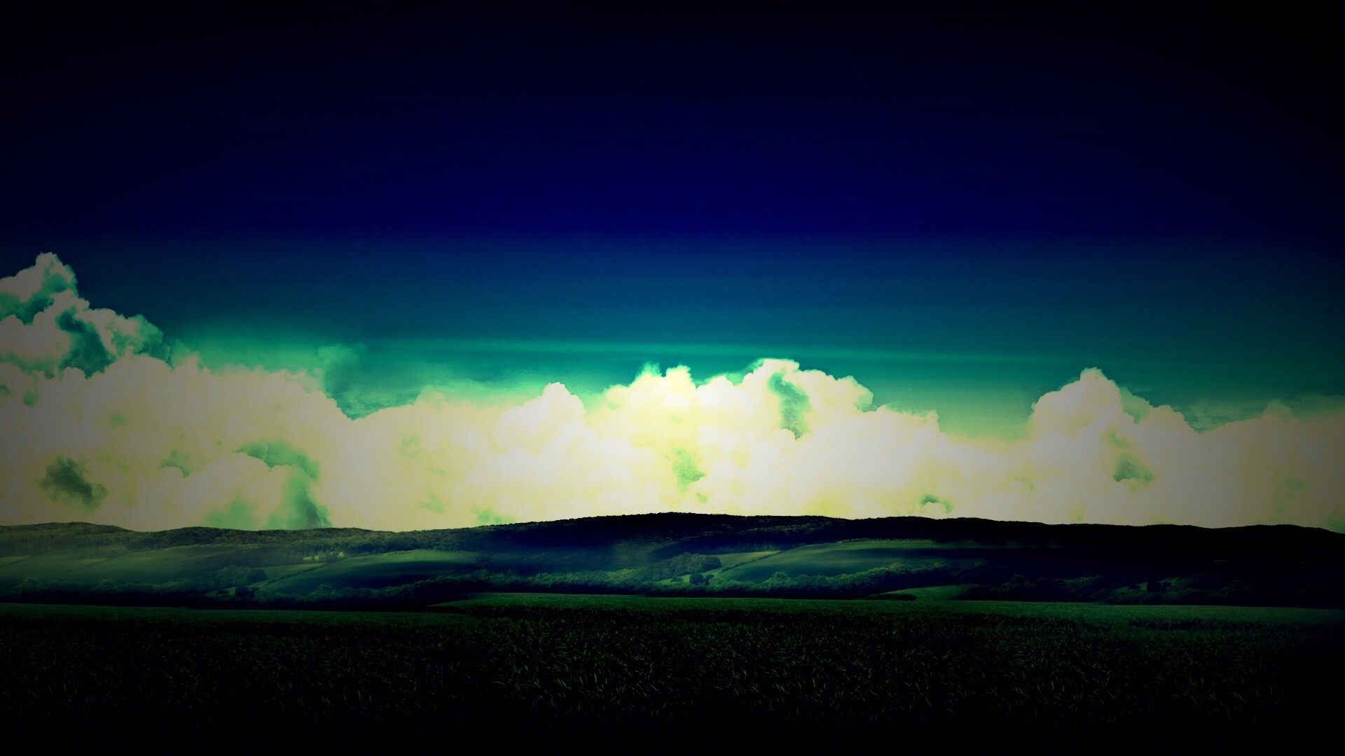 Облака у самой земли обои