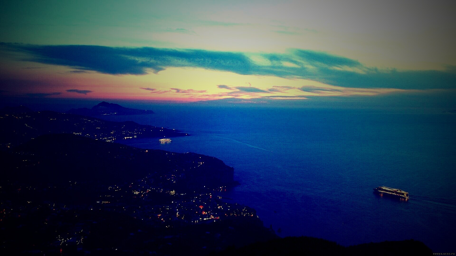 Городок у моря обои