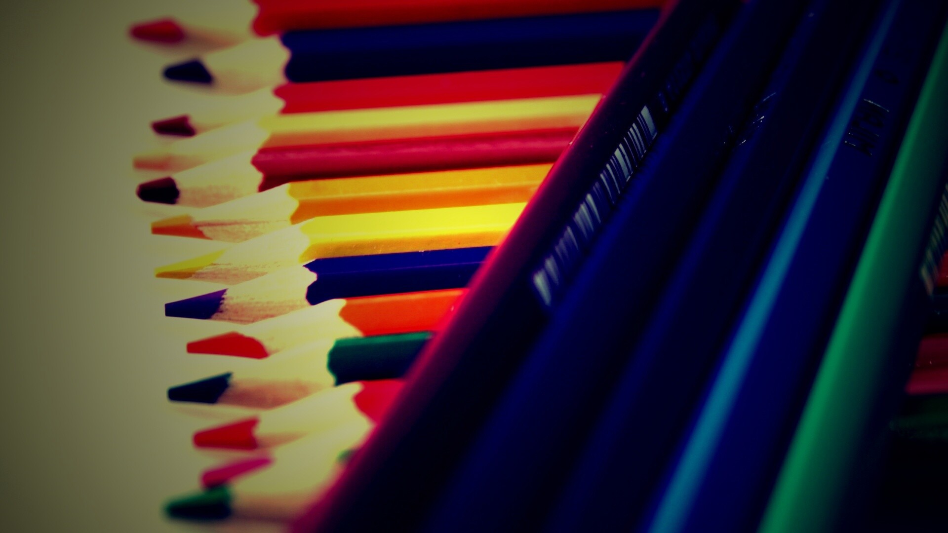 Цветные карандаши обои