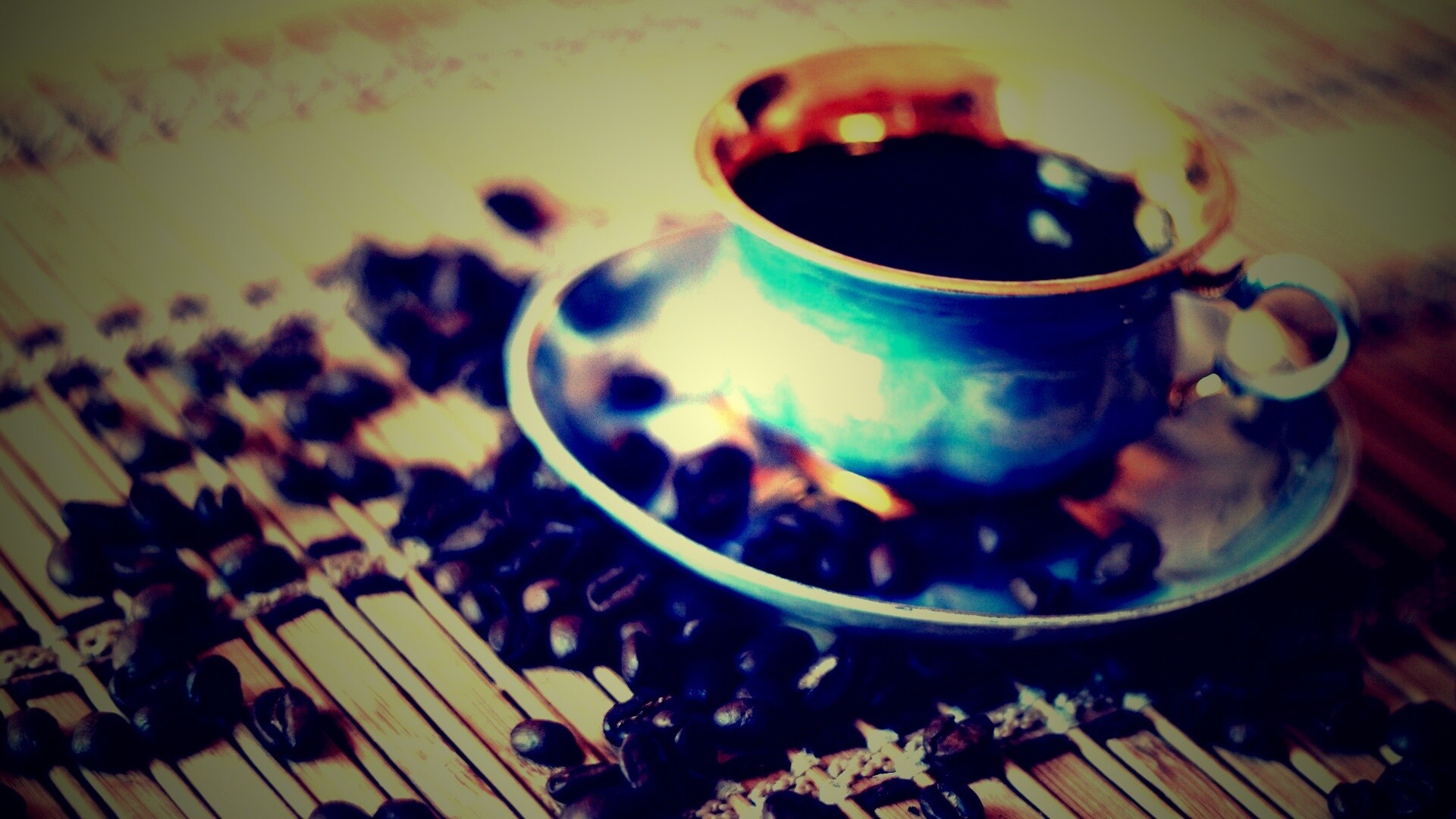 Чашка кофе и немного зерен обои