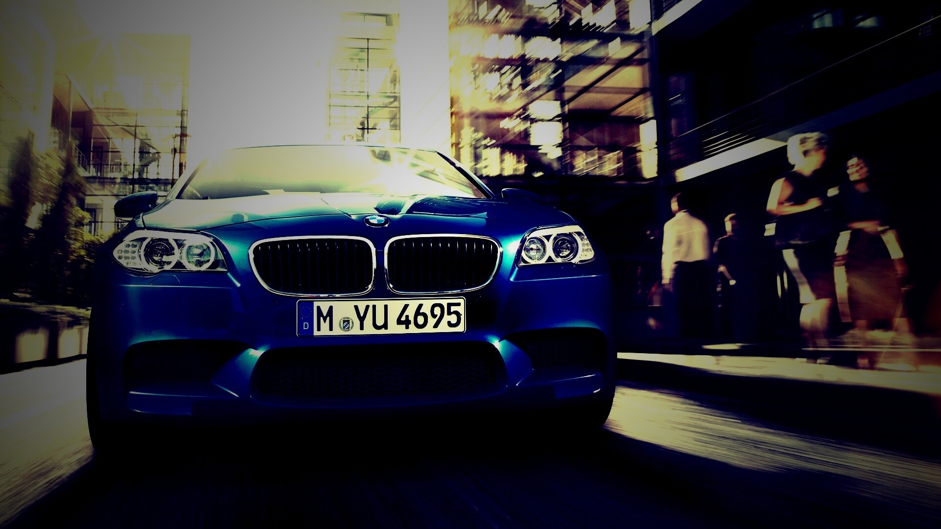 BMW покоряет городскую улицу обои